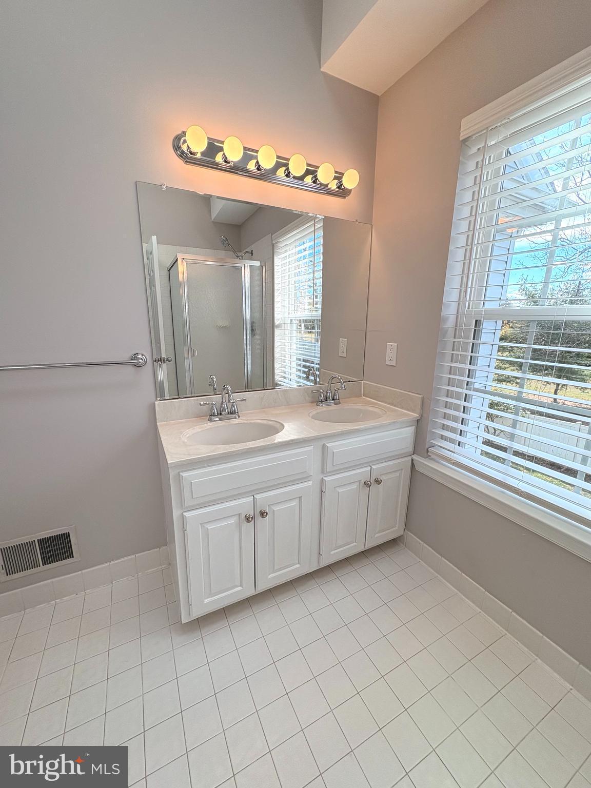 MEWS AT VALLEY FOR - Residential Lease