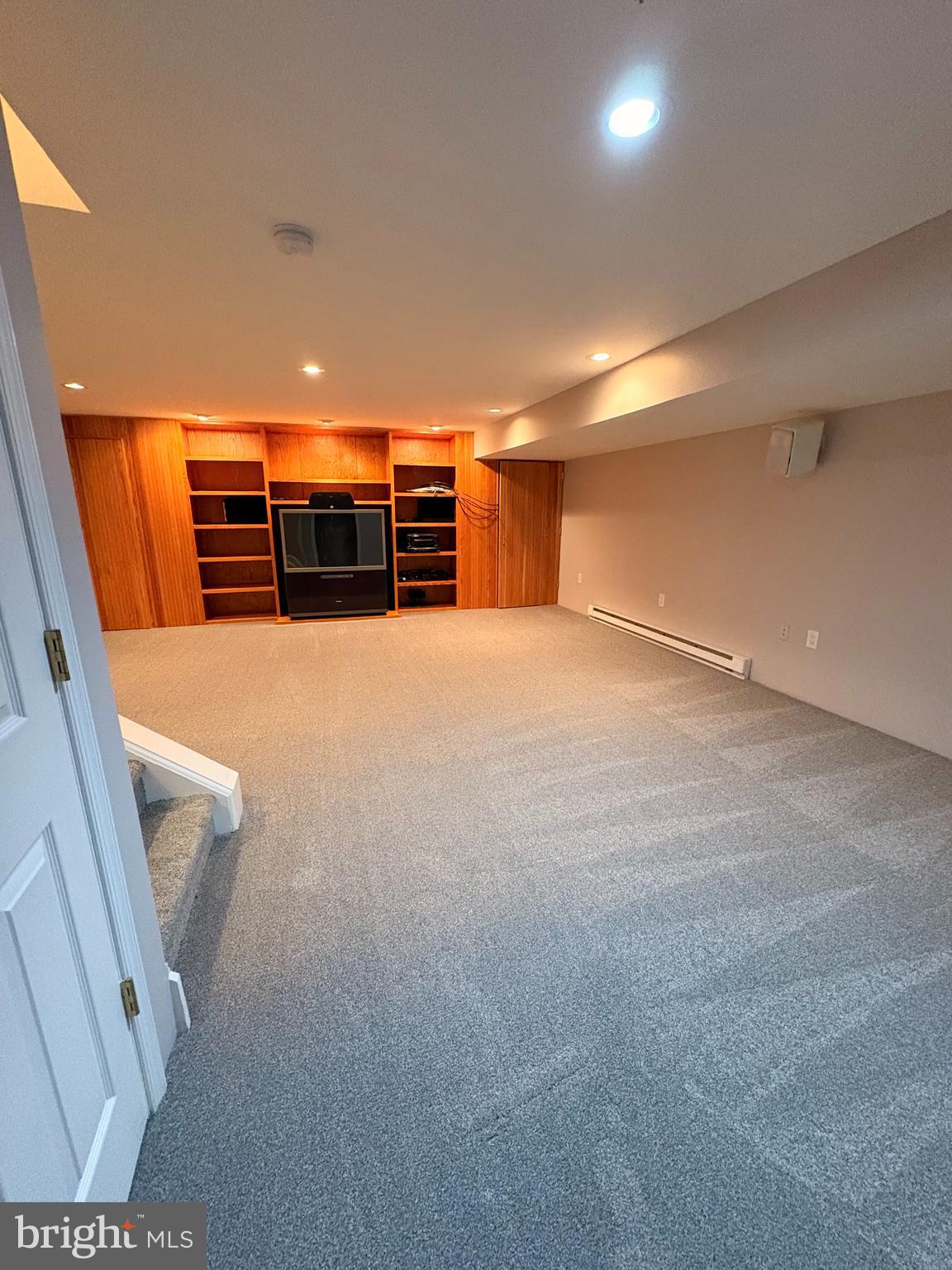 MEWS AT VALLEY FOR - Residential Lease