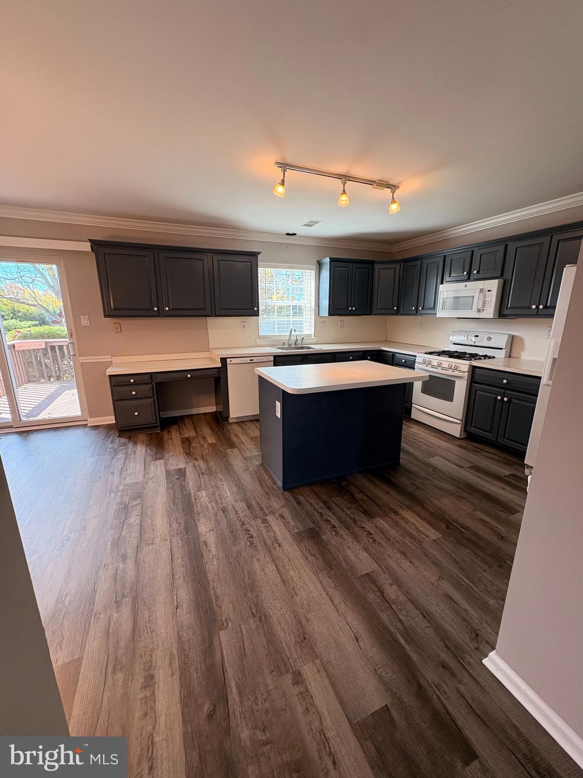 MEWS AT VALLEY FOR - Residential Lease