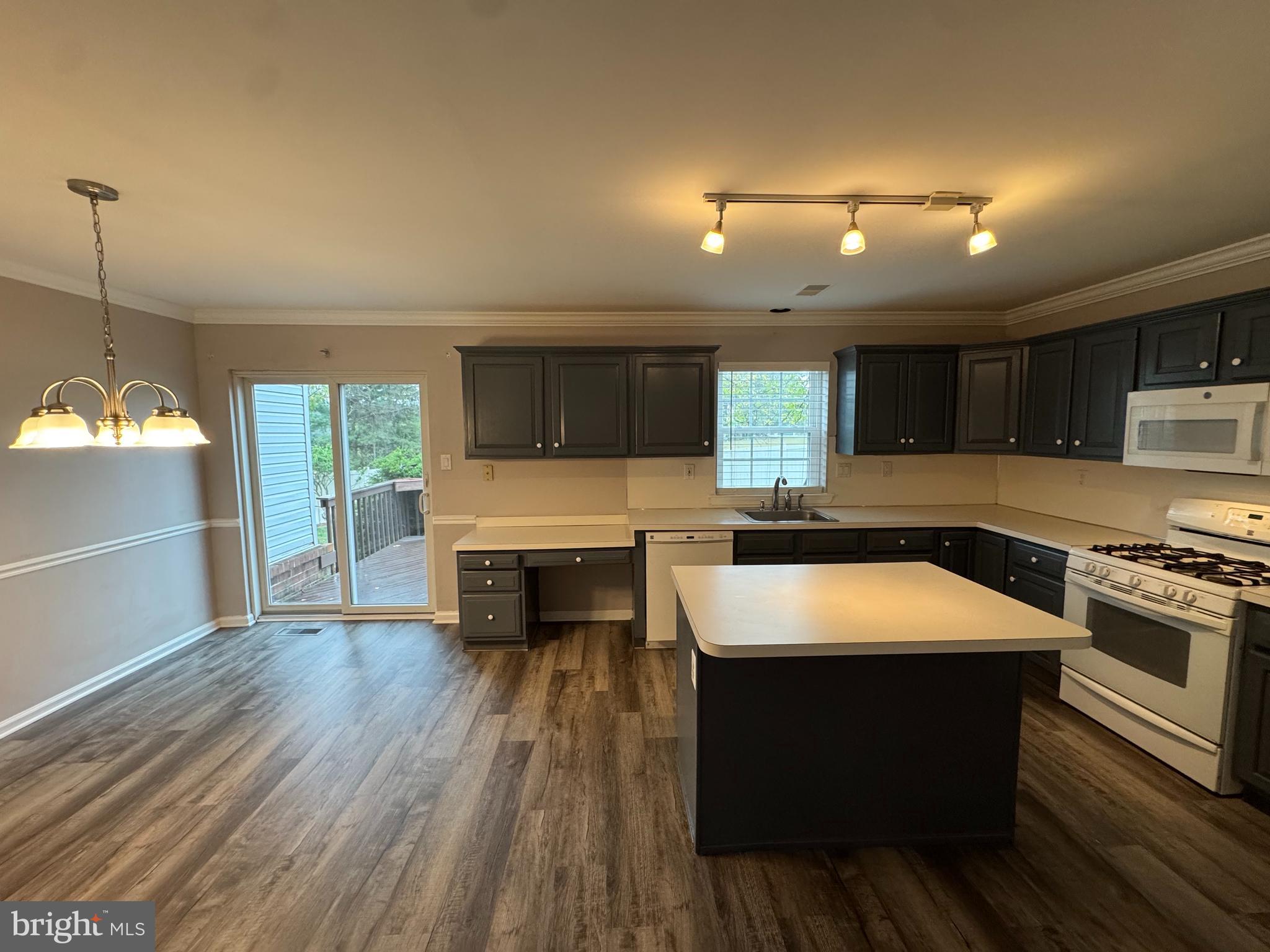 MEWS AT VALLEY FOR - Residential Lease