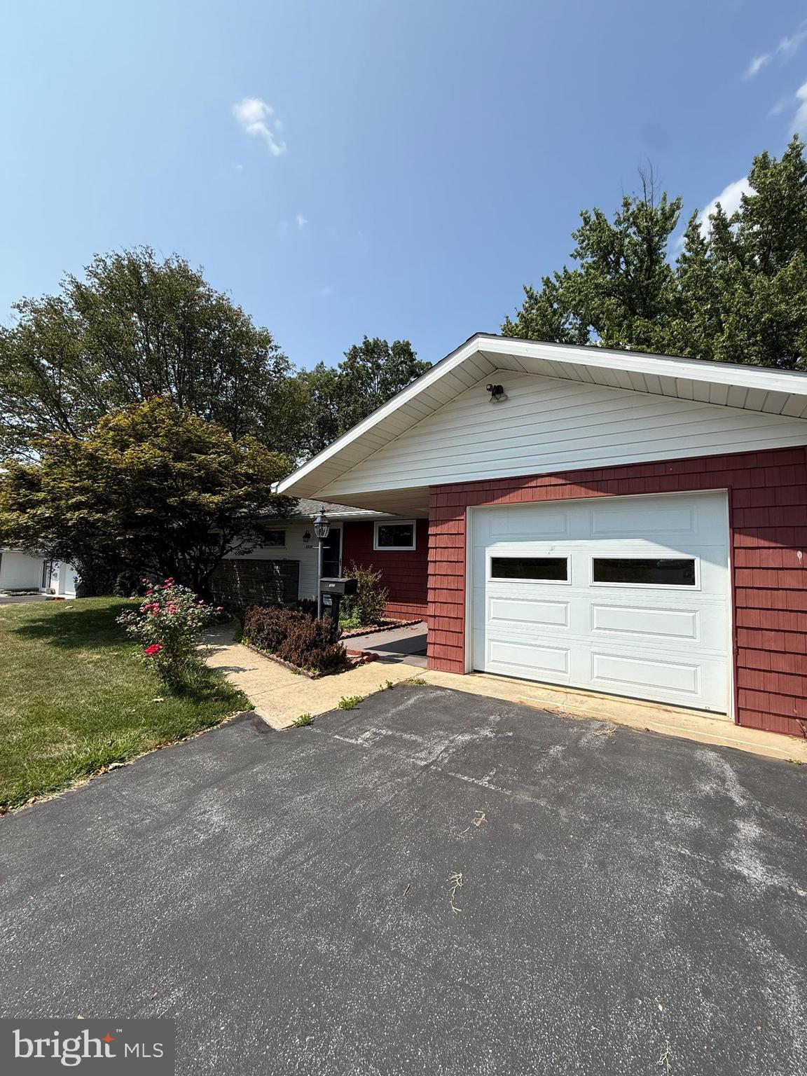 1035 WOODLAND DRIVE