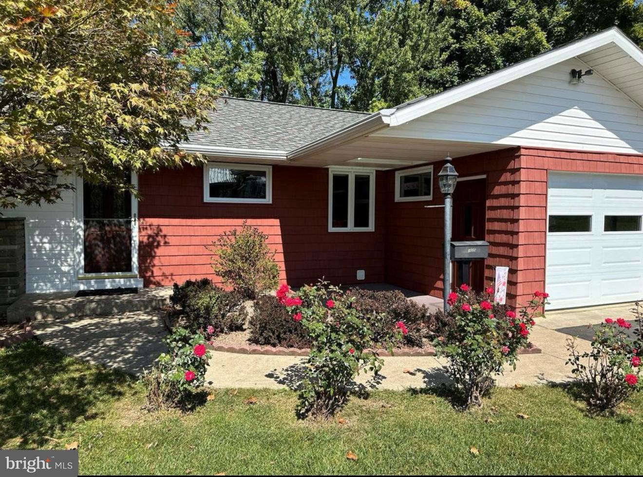 1035 WOODLAND DRIVE