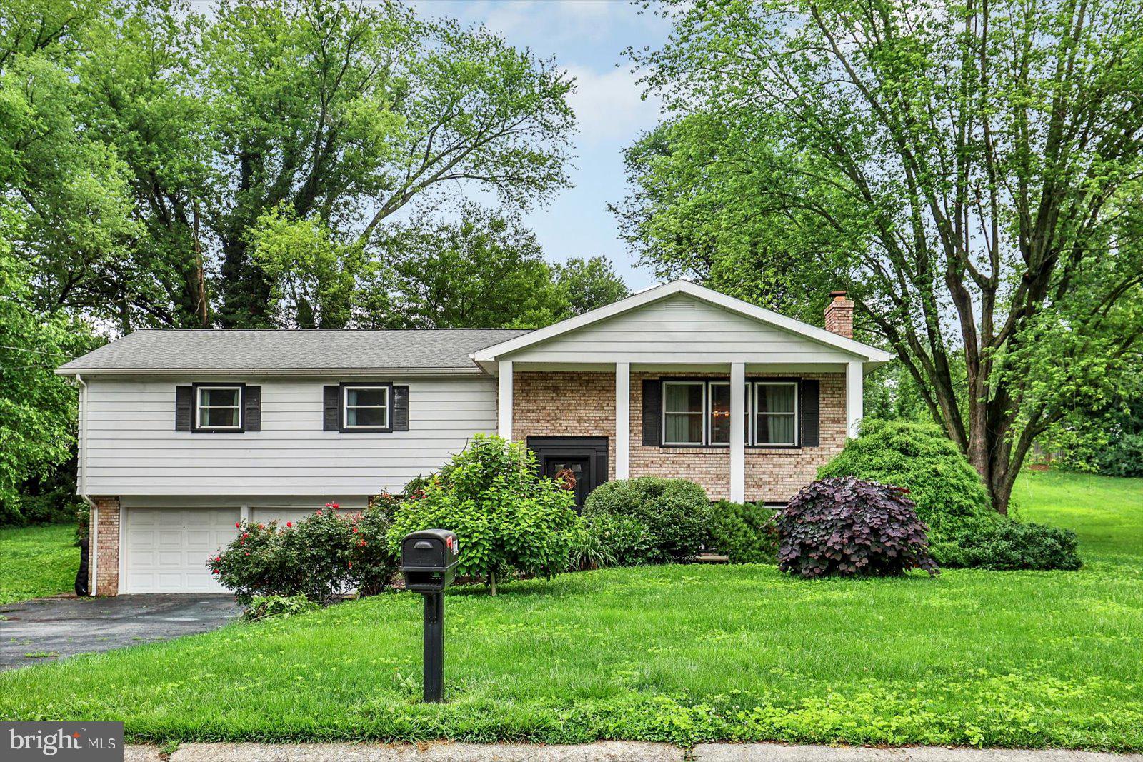 301 N LYNBROOK DRIVE N