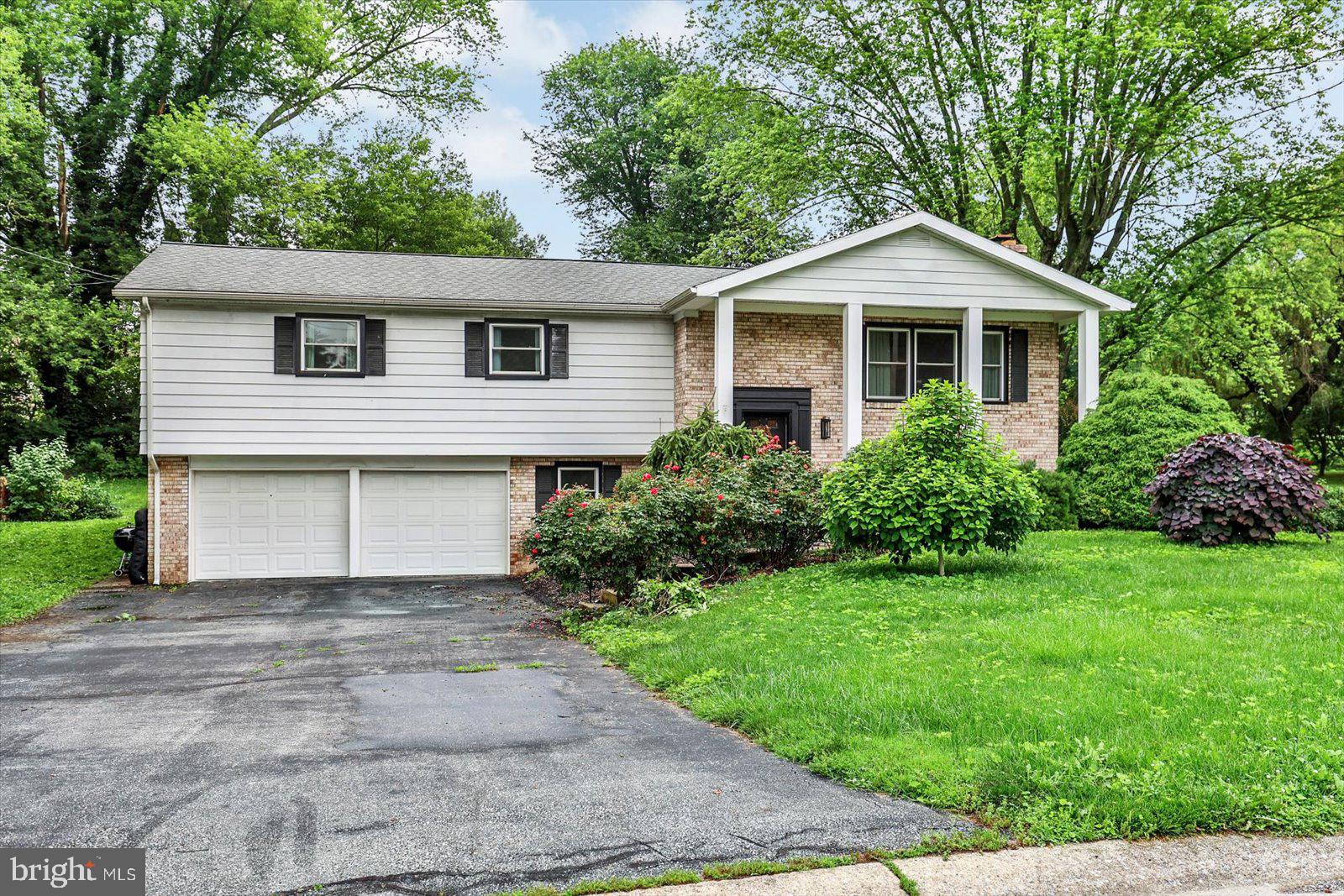 301 N LYNBROOK DRIVE N