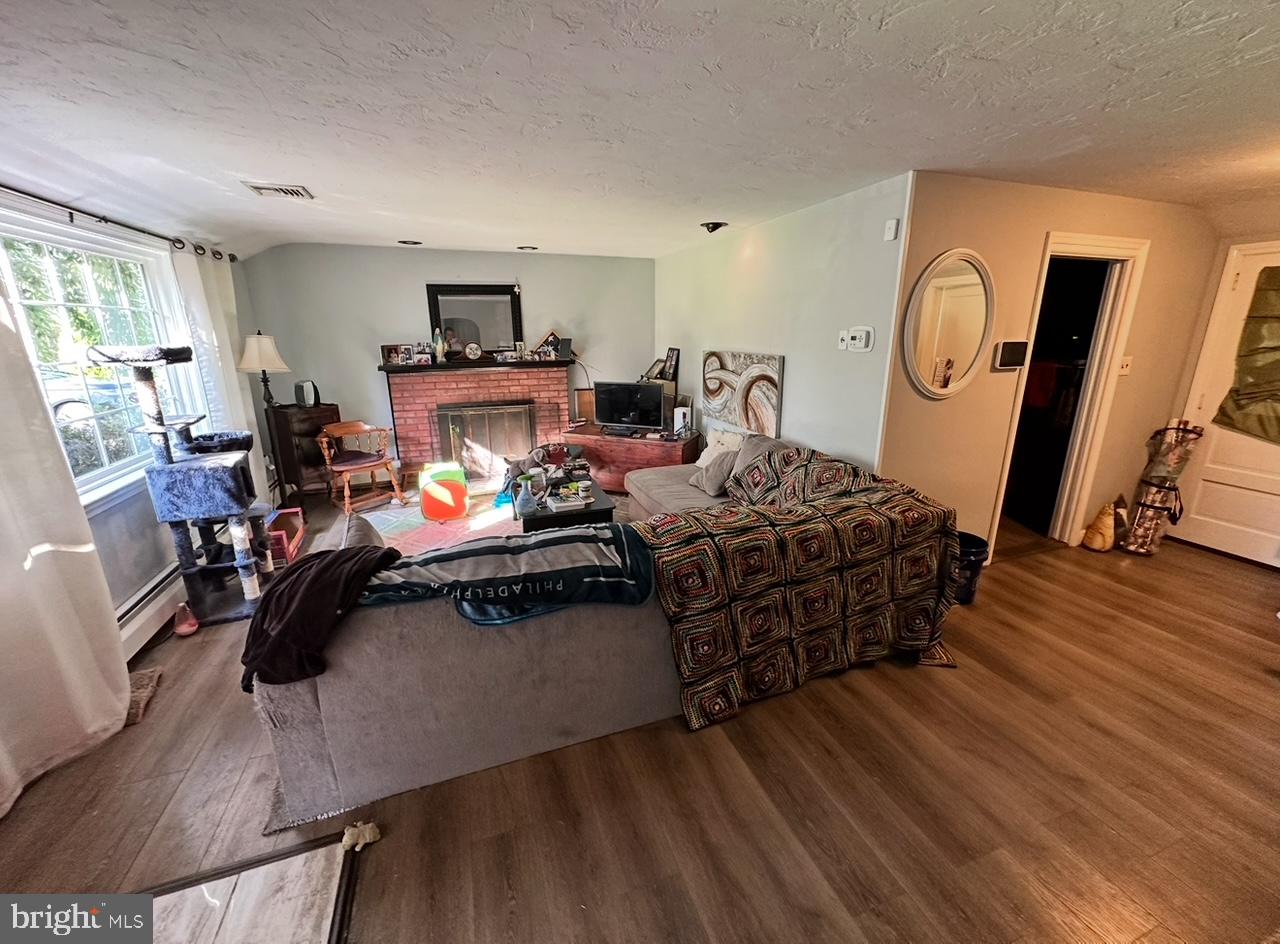 1107 LANSDALE AVENUE
