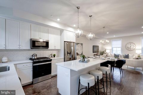 Photo of 312 Rock Run Circle, BROOMALL, PA 19008 (MLS # PADE2097730) Photo of 312 Rock Run Circle, BROOMALL, PA 19008 (MLS # PADE2097730)
