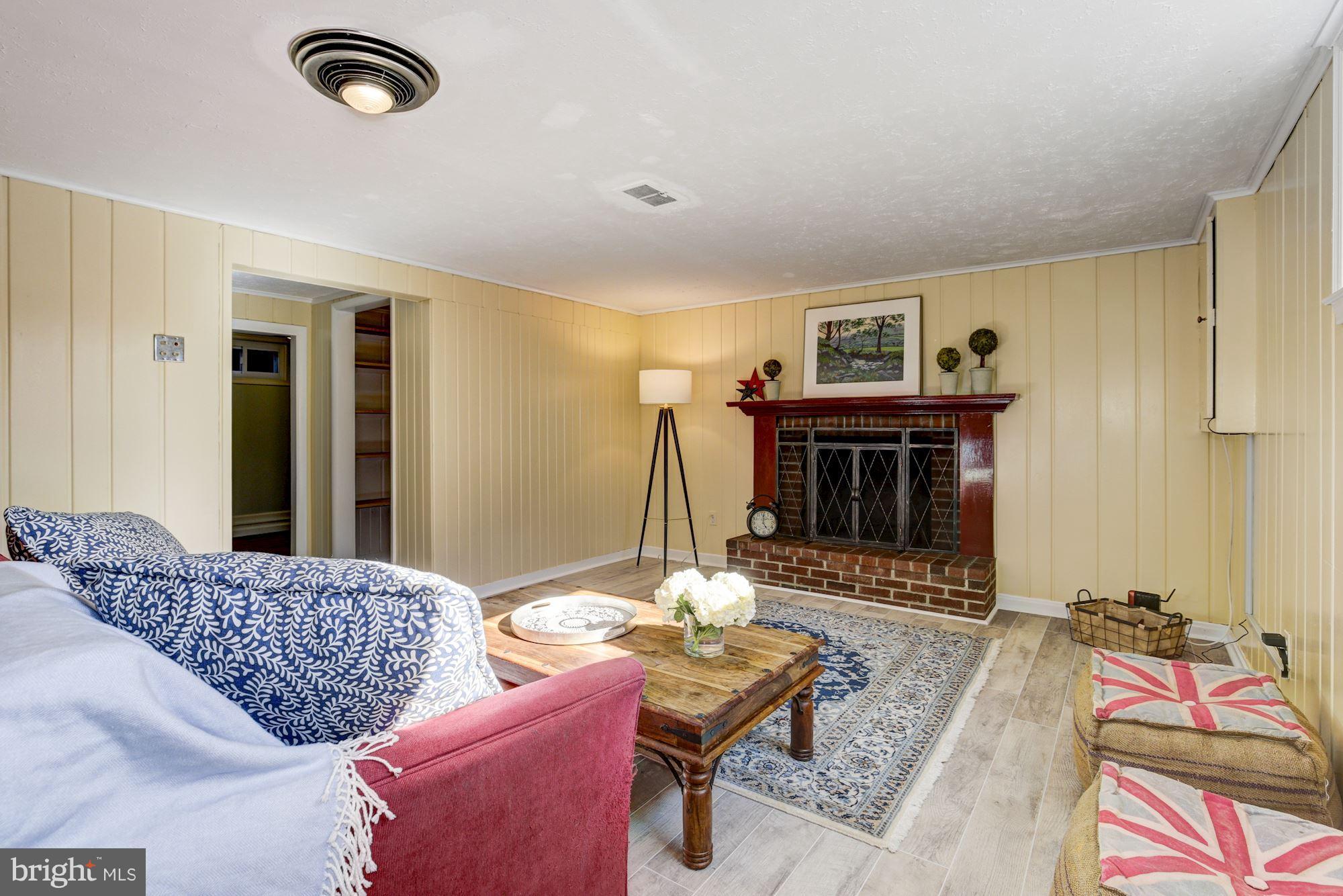 COUNTRY CLUB PARK - Residential