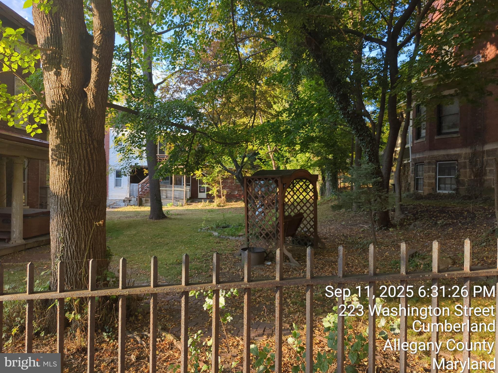 WEST SIDE - Commercial Sale