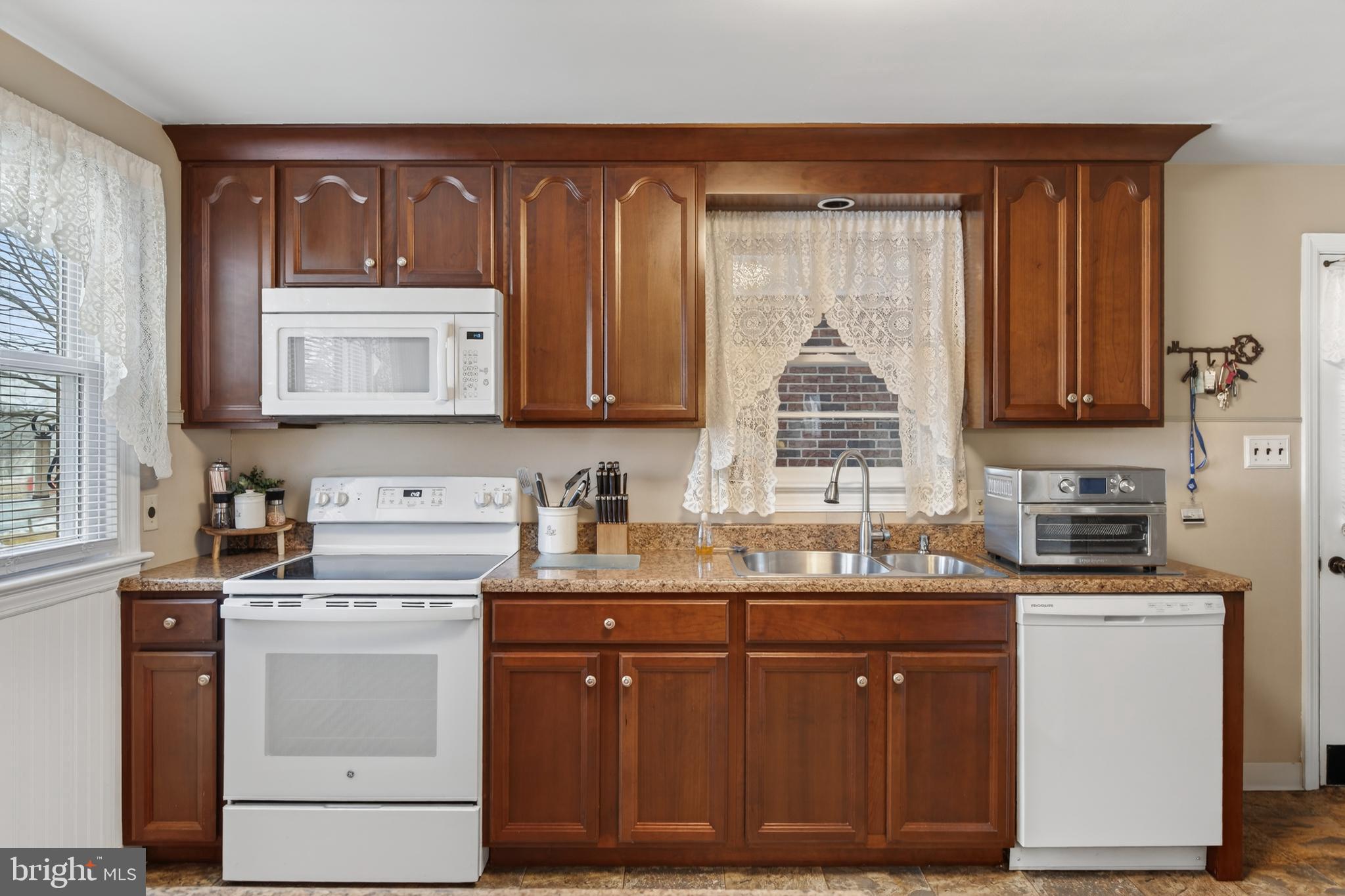 MANOR RIDGE - Residential