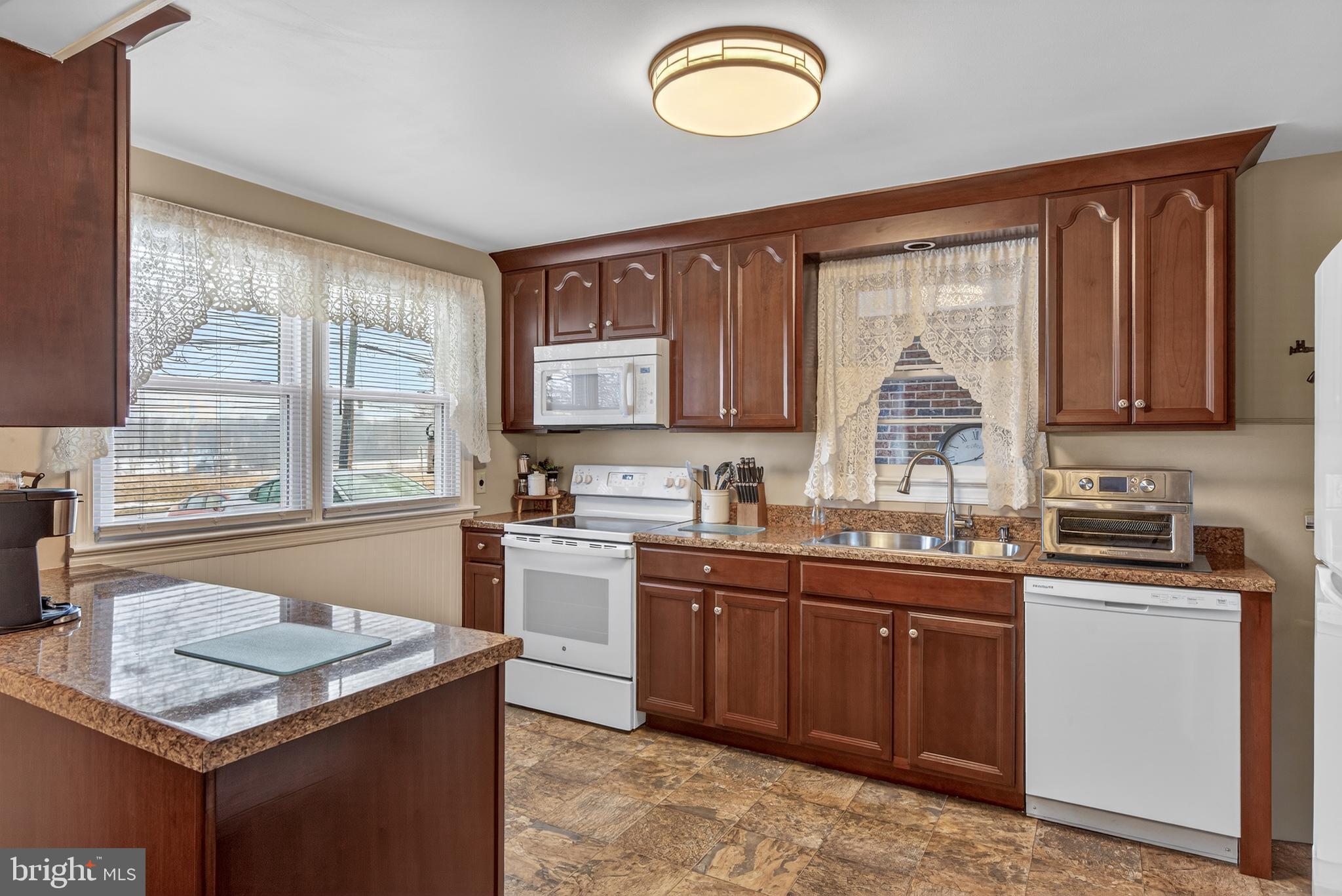 MANOR RIDGE - Residential