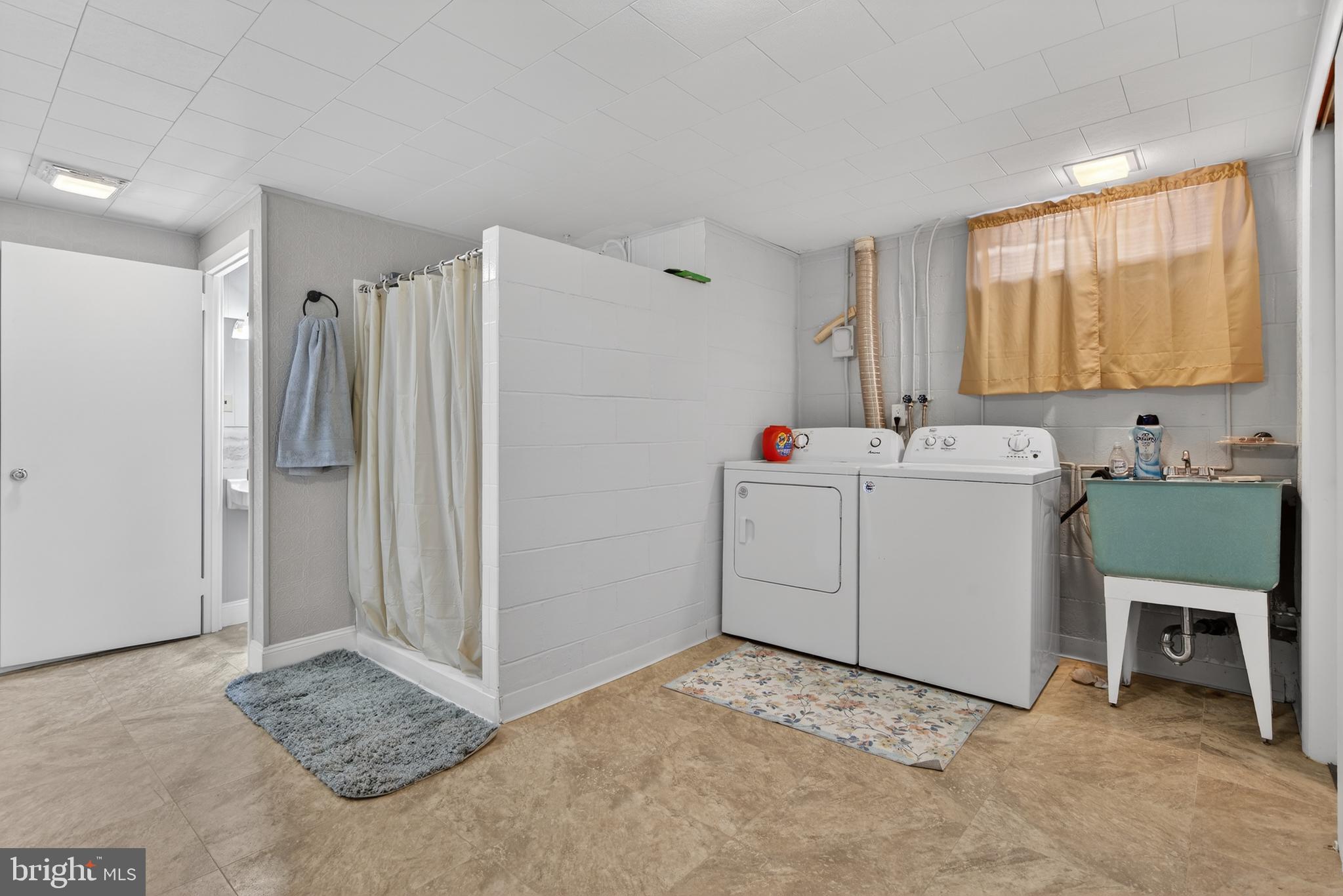 MANOR RIDGE - Residential