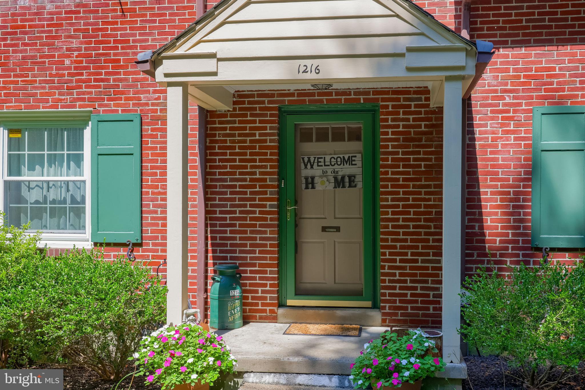 1216 OAK LANE