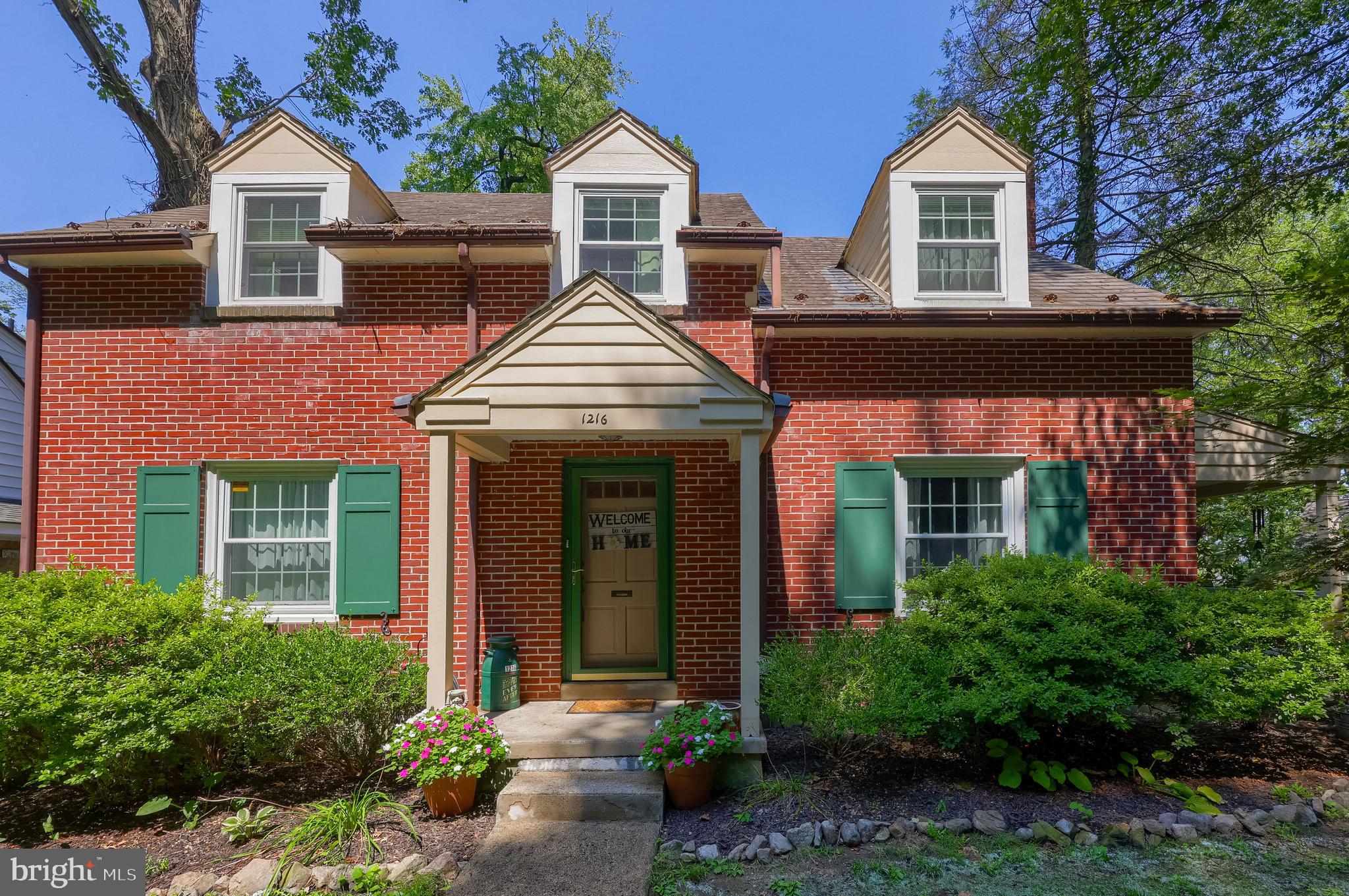 1216 OAK LANE