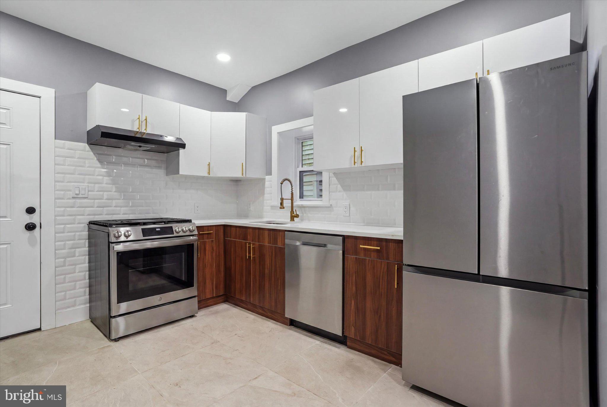 422 W HANOVER STREET