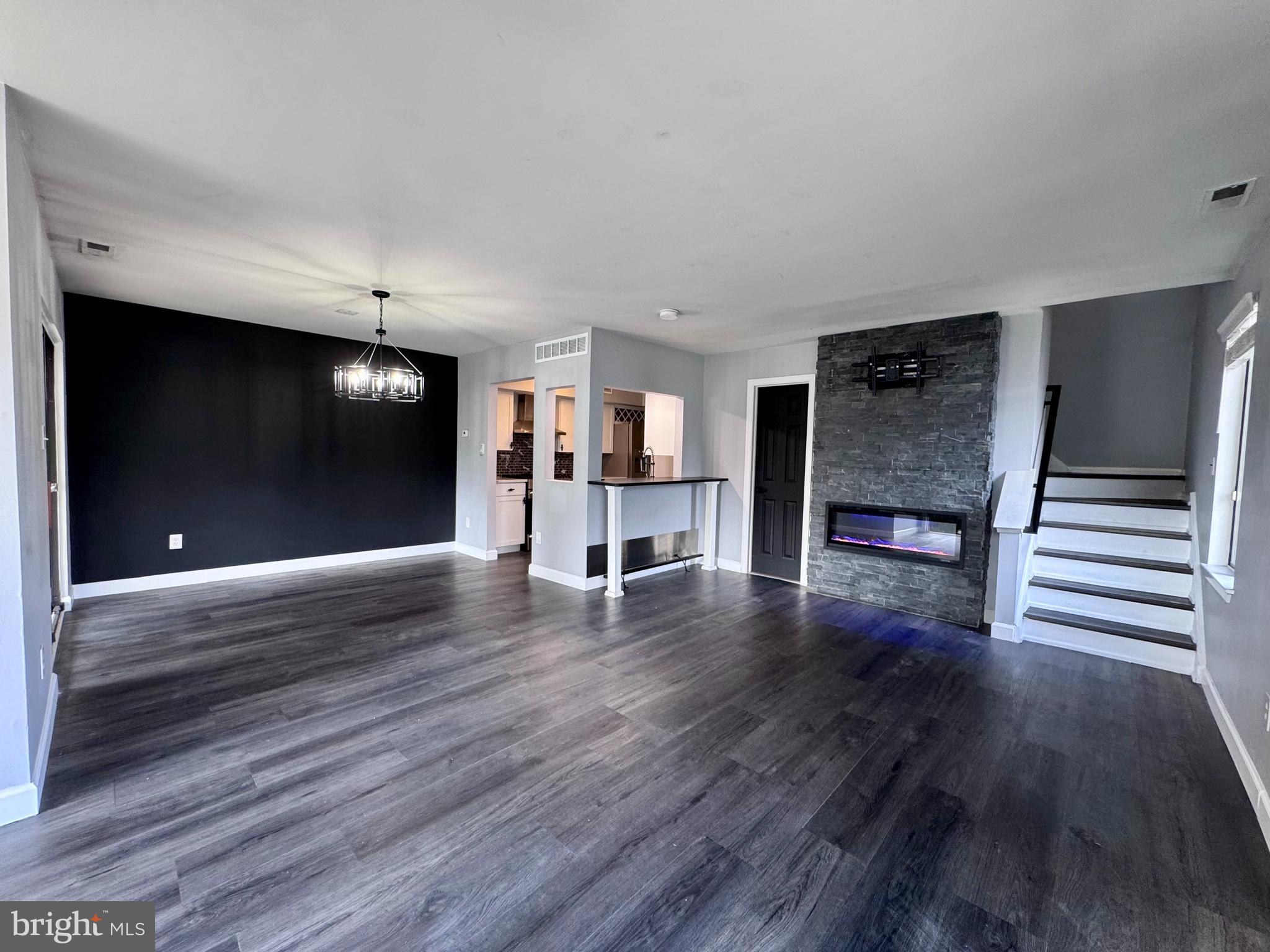 1403 ROBERTS WAY
