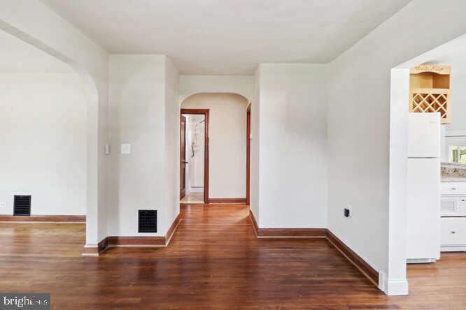 LODGE FOREST MANOR - Residential Lease