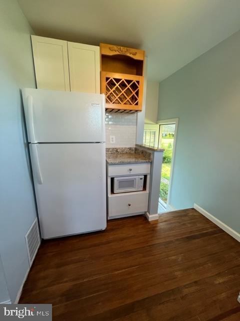 LODGE FOREST MANOR - Residential Lease