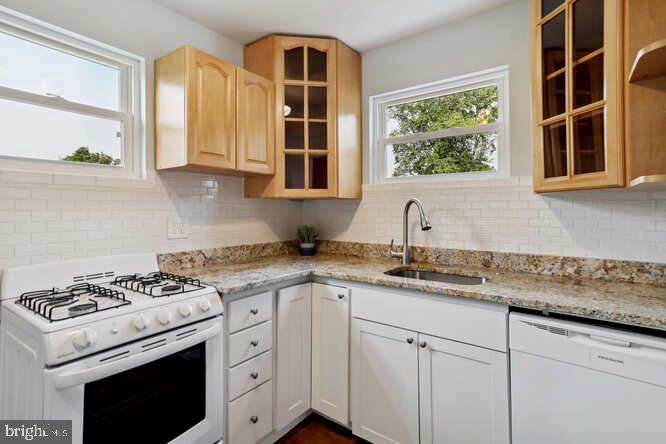 LODGE FOREST MANOR - Residential Lease