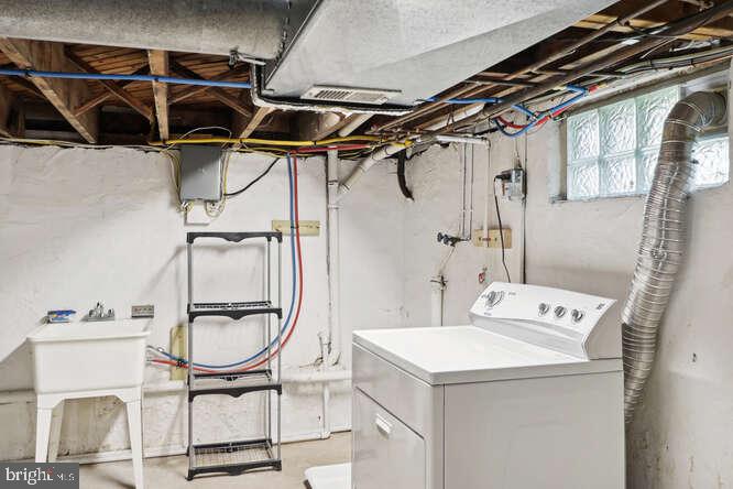 LODGE FOREST MANOR - Residential Lease