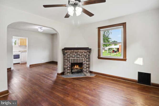 LODGE FOREST MANOR - Residential Lease