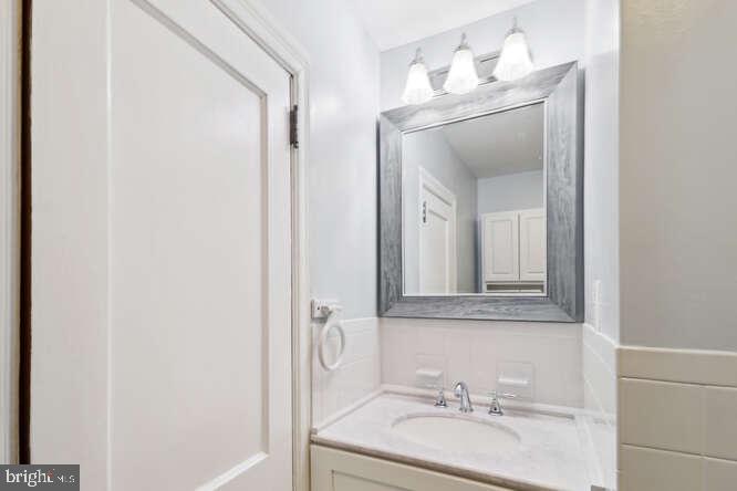 LODGE FOREST MANOR - Residential Lease