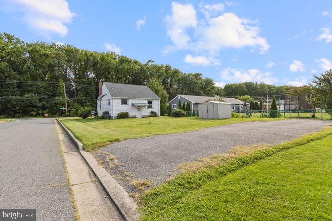 LODGE FOREST MANOR - Residential Lease