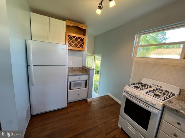 LODGE FOREST MANOR - Residential Lease