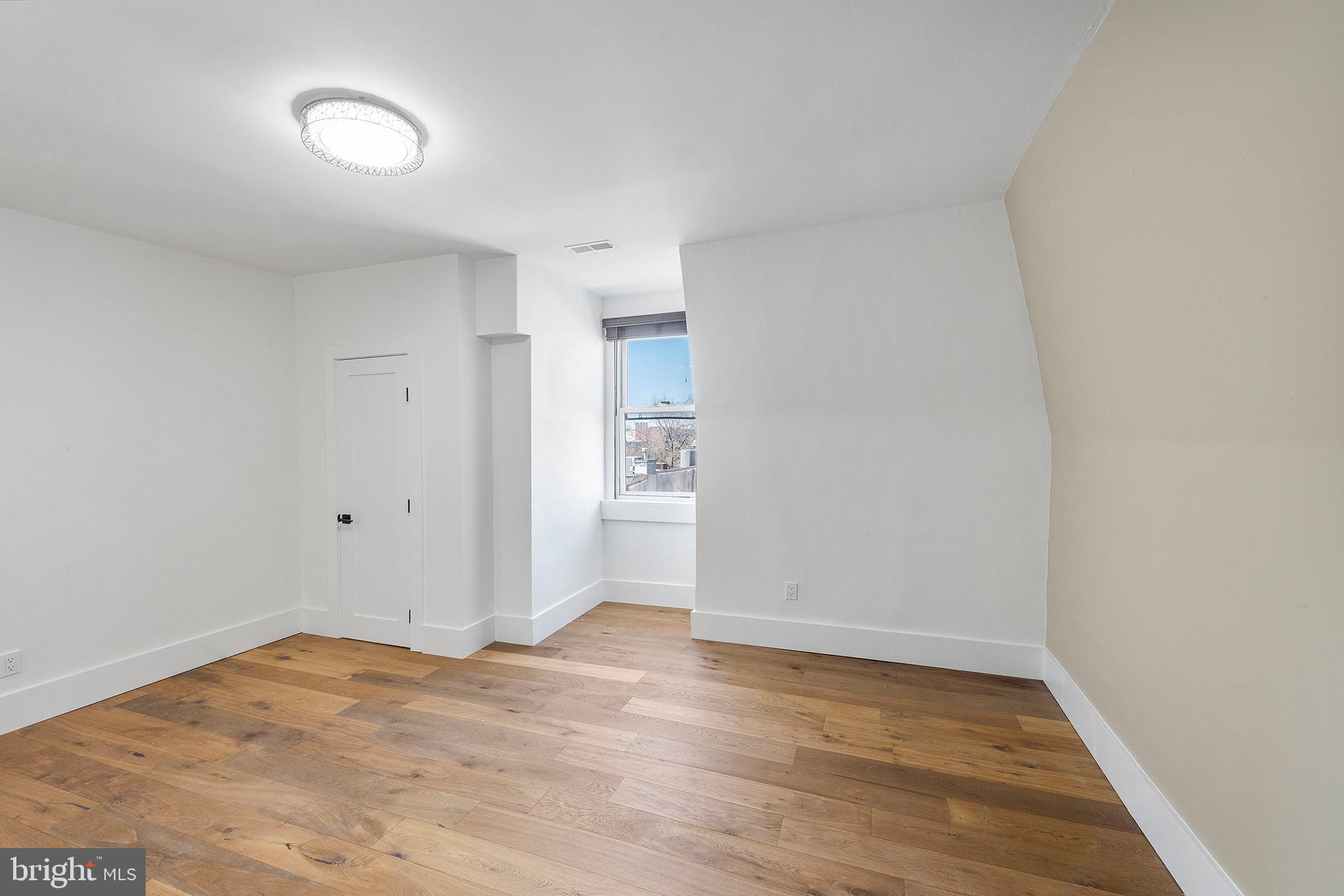 RITTENHOUSE SQUARE - Commercial Sale