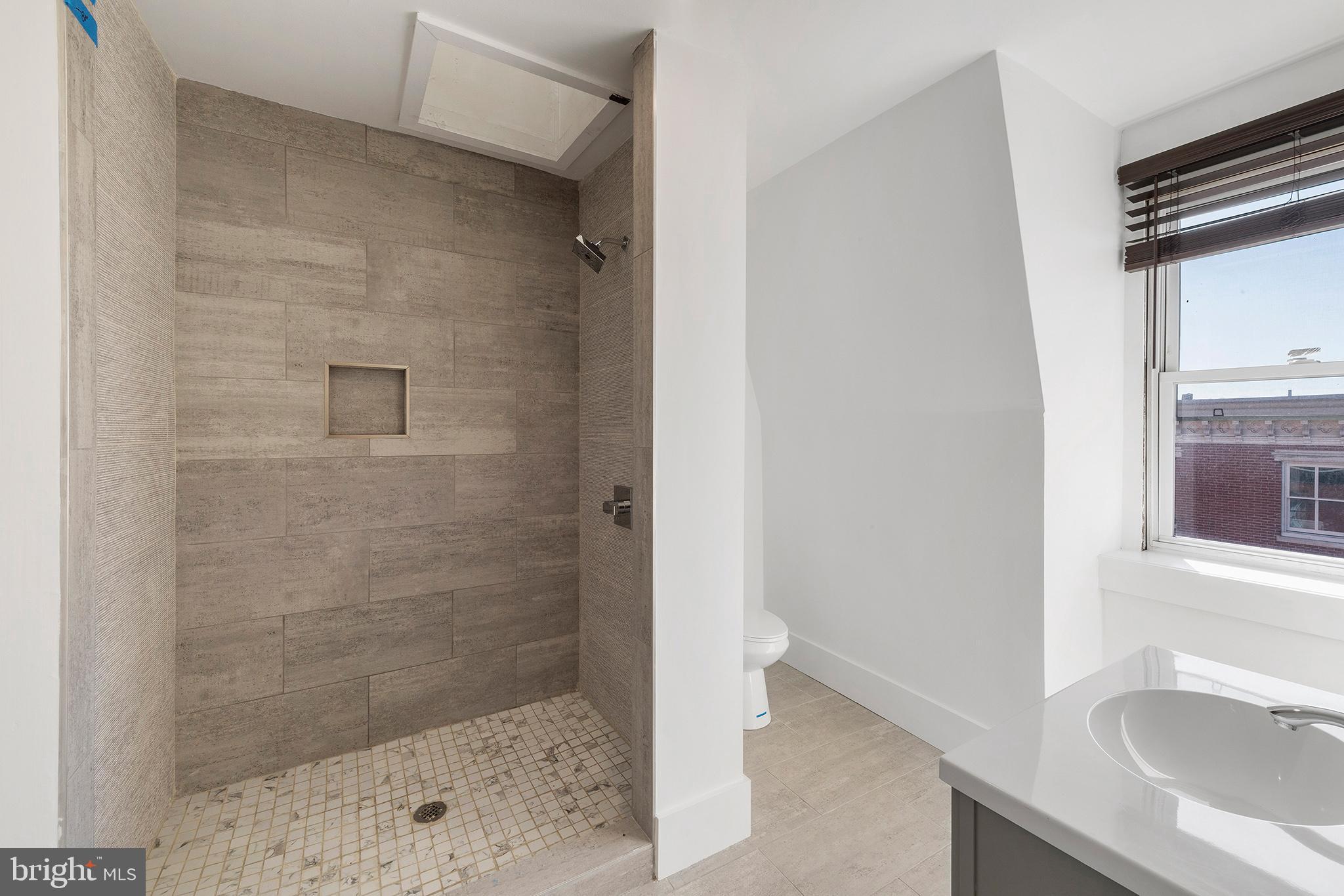 RITTENHOUSE SQUARE - Commercial Sale