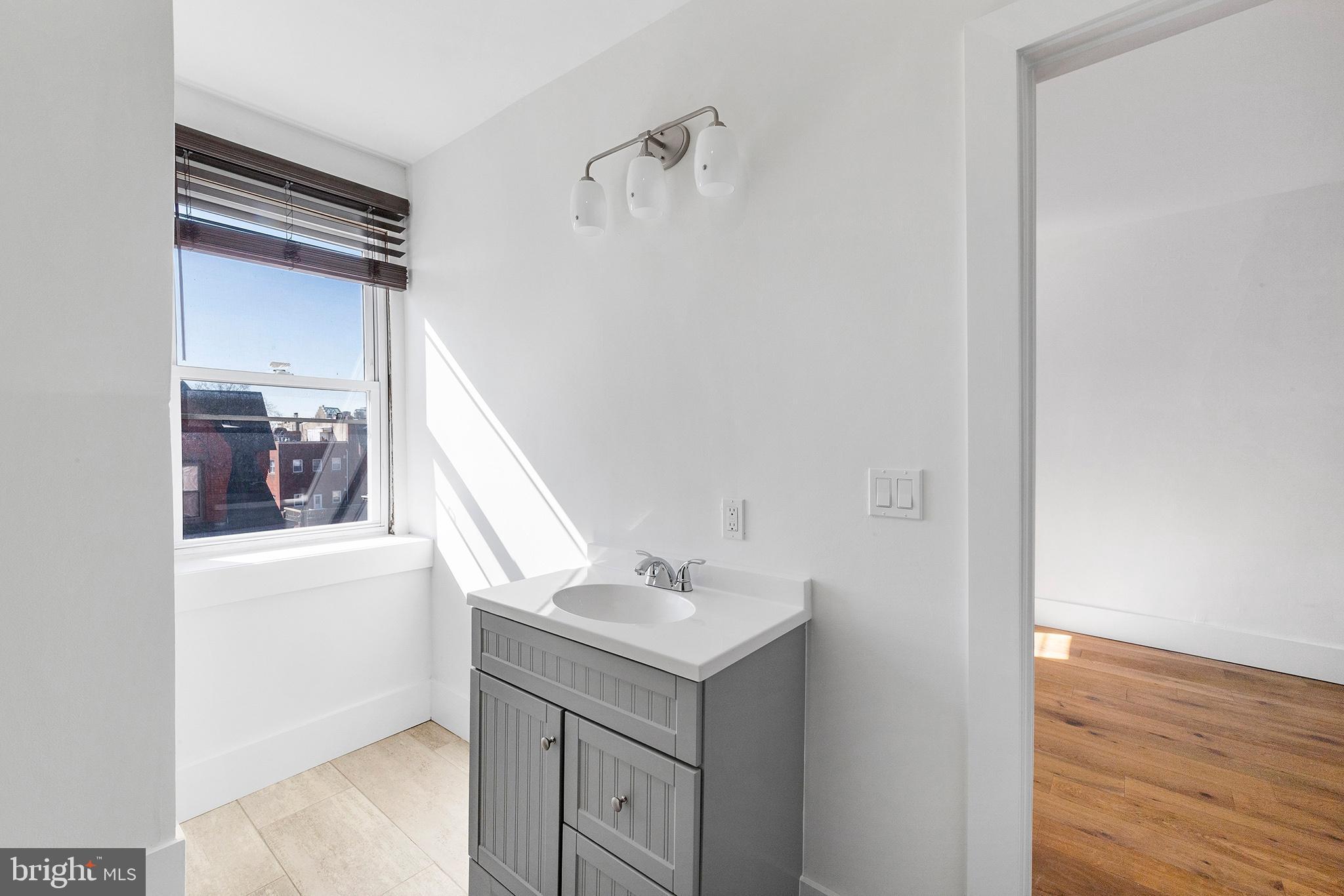 RITTENHOUSE SQUARE - Commercial Sale