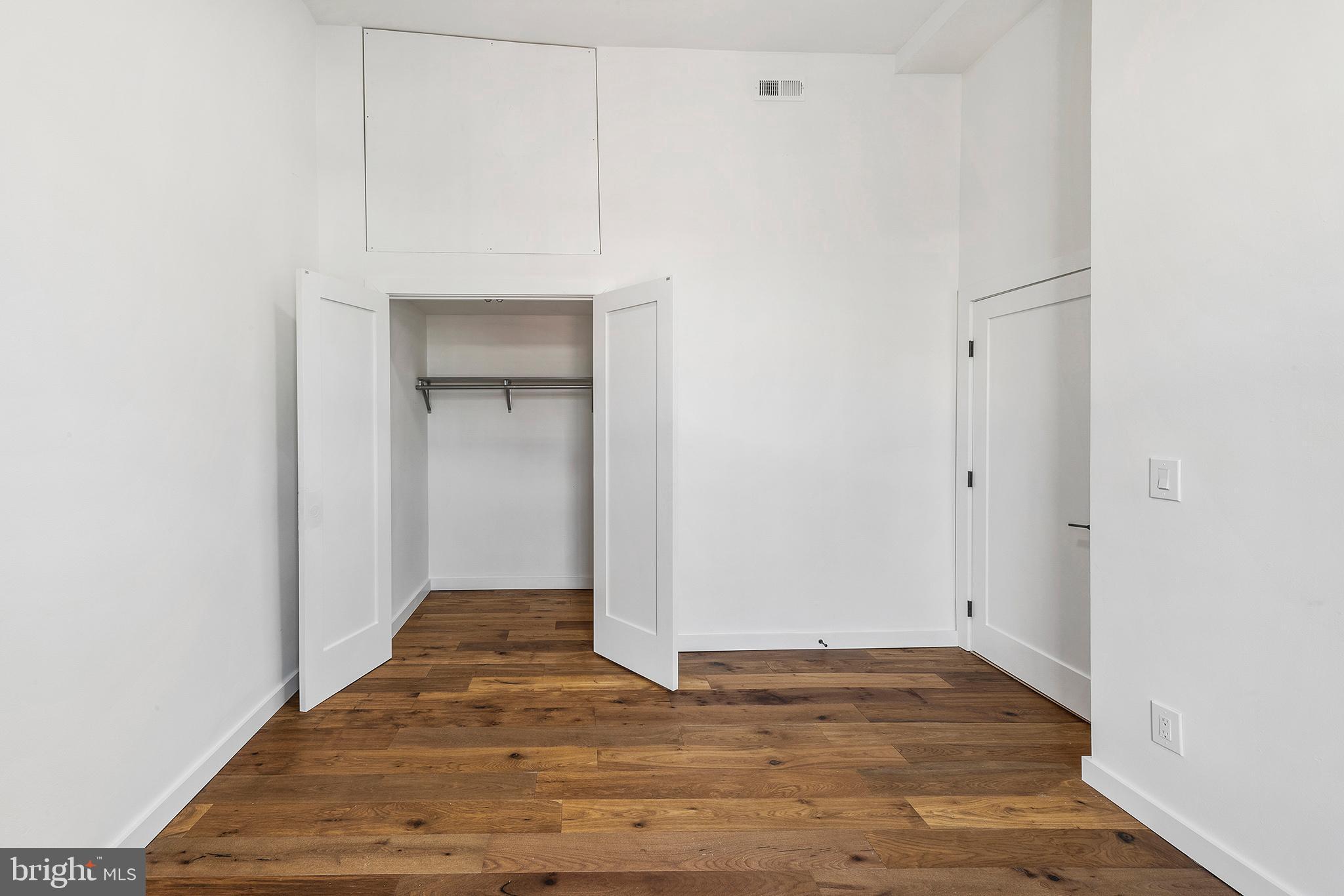 RITTENHOUSE SQUARE - Commercial Sale