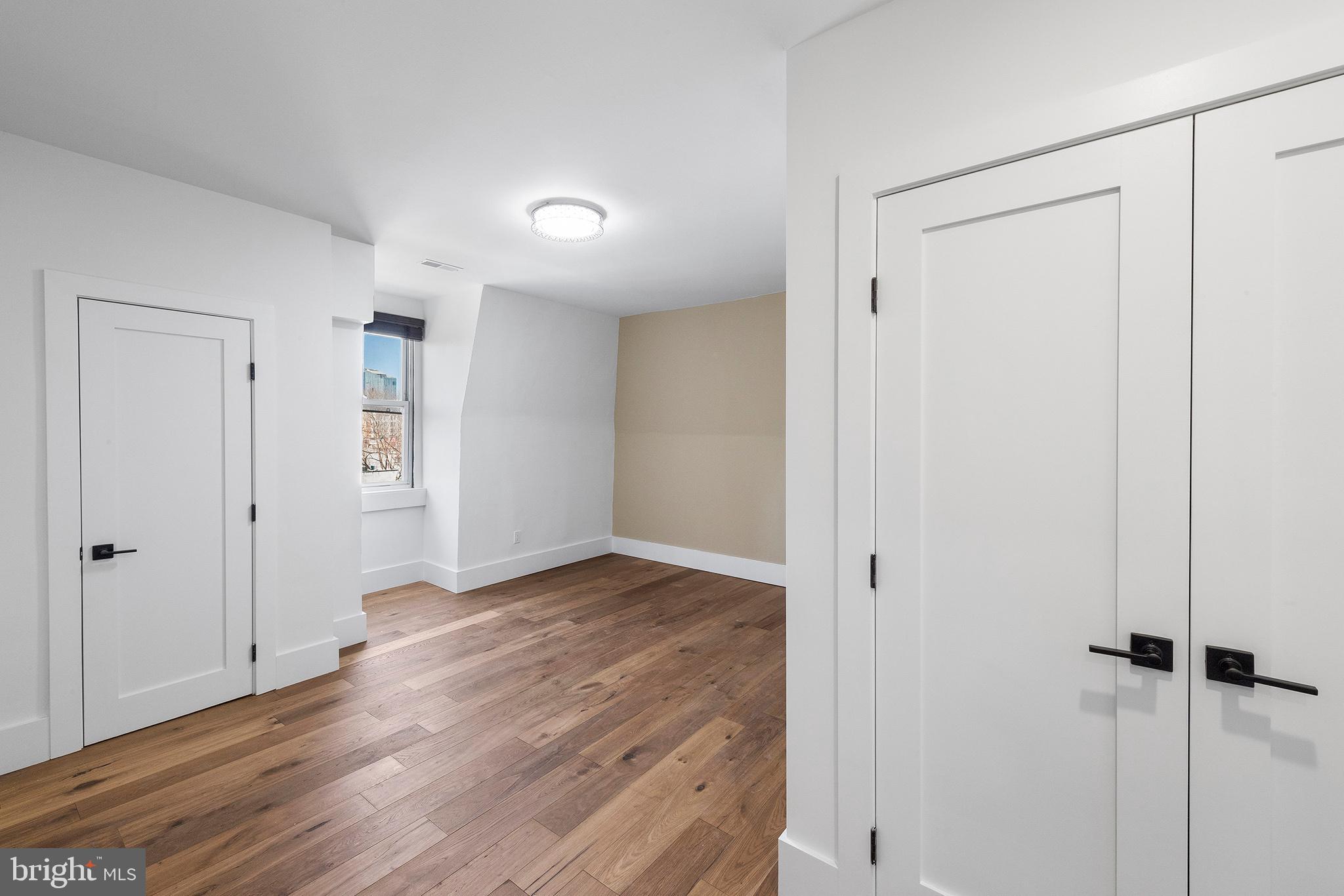 RITTENHOUSE SQUARE - Commercial Sale