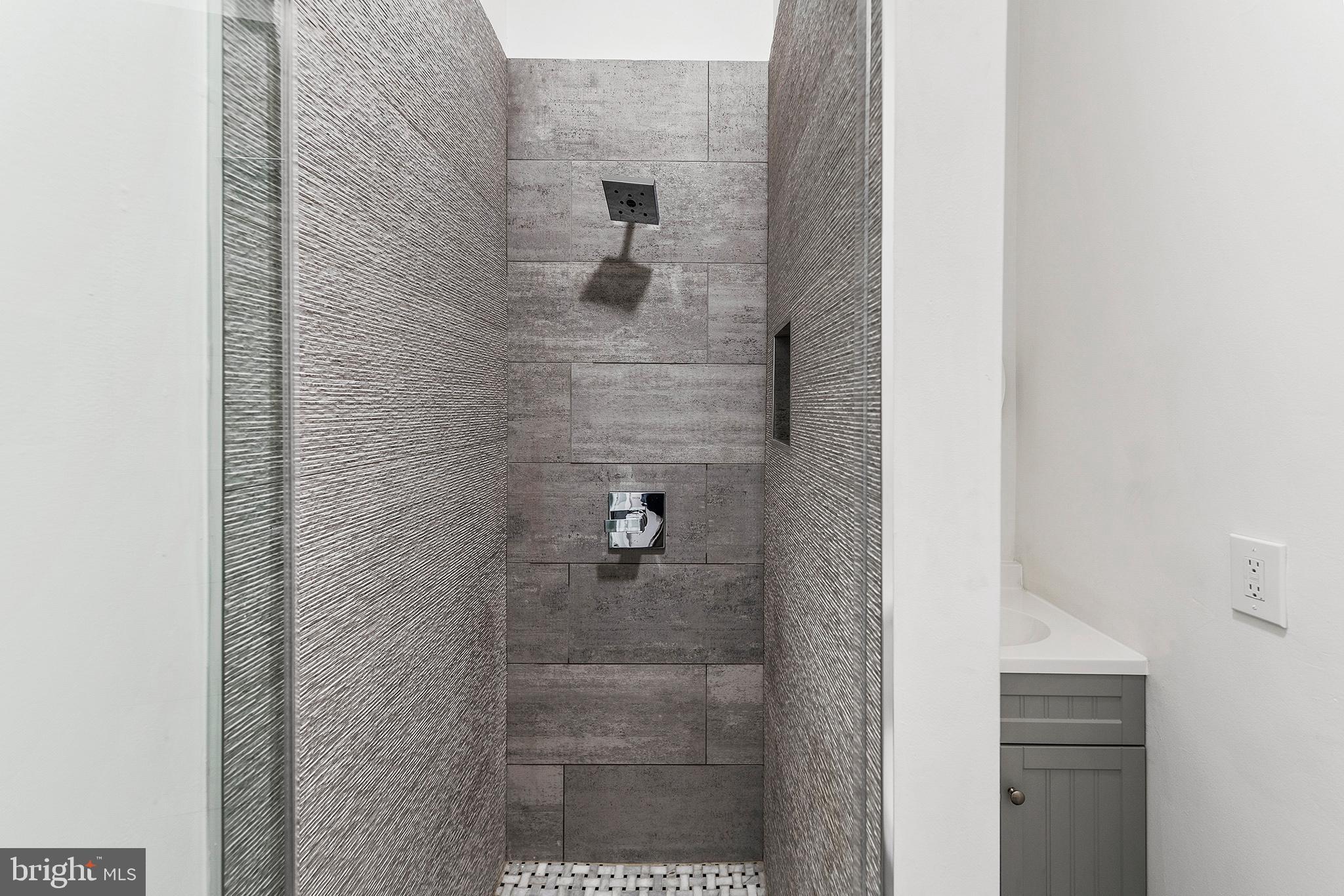 RITTENHOUSE SQUARE - Commercial Sale