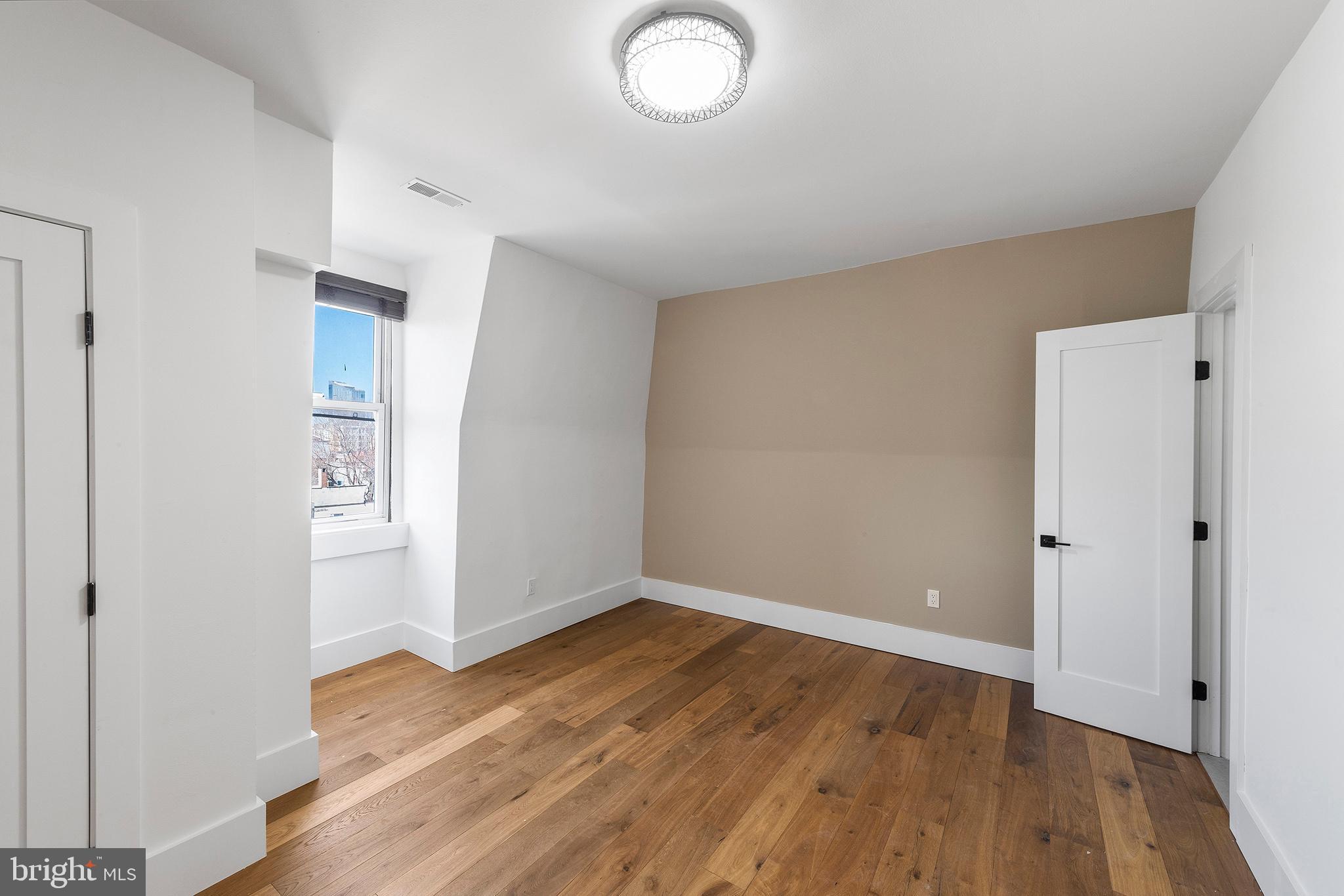 RITTENHOUSE SQUARE - Commercial Sale