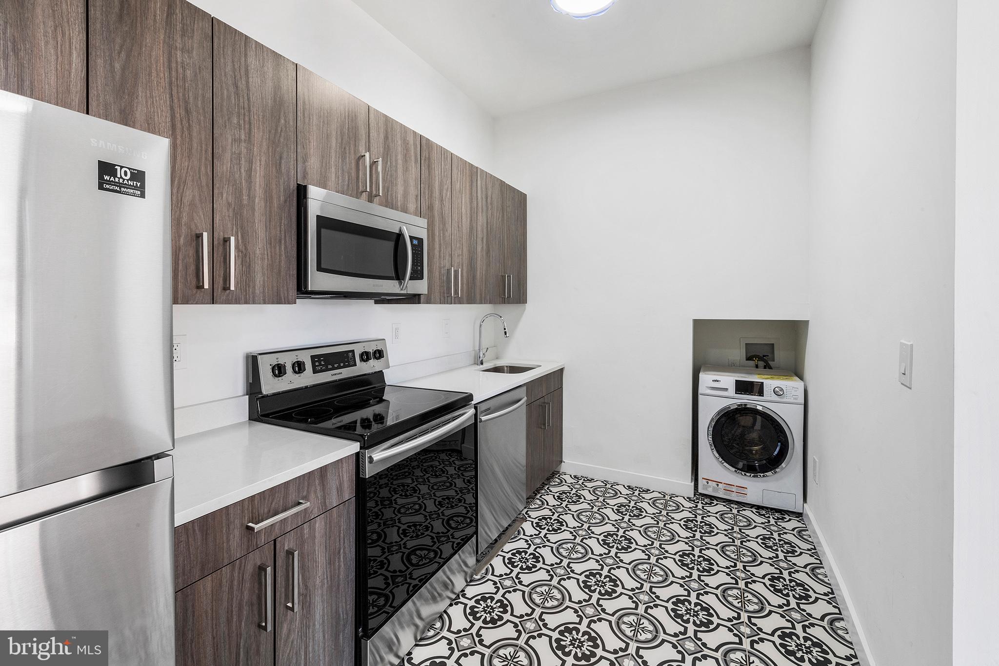 RITTENHOUSE SQUARE - Commercial Sale