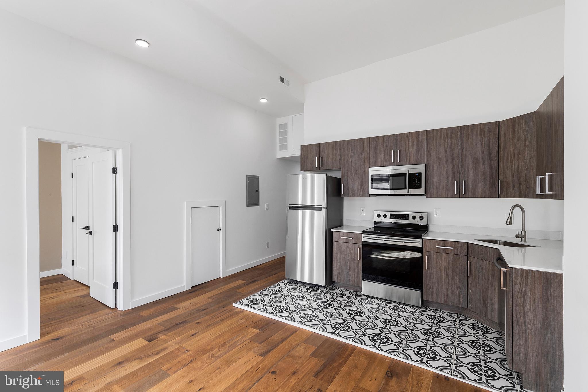 RITTENHOUSE SQUARE - Commercial Sale