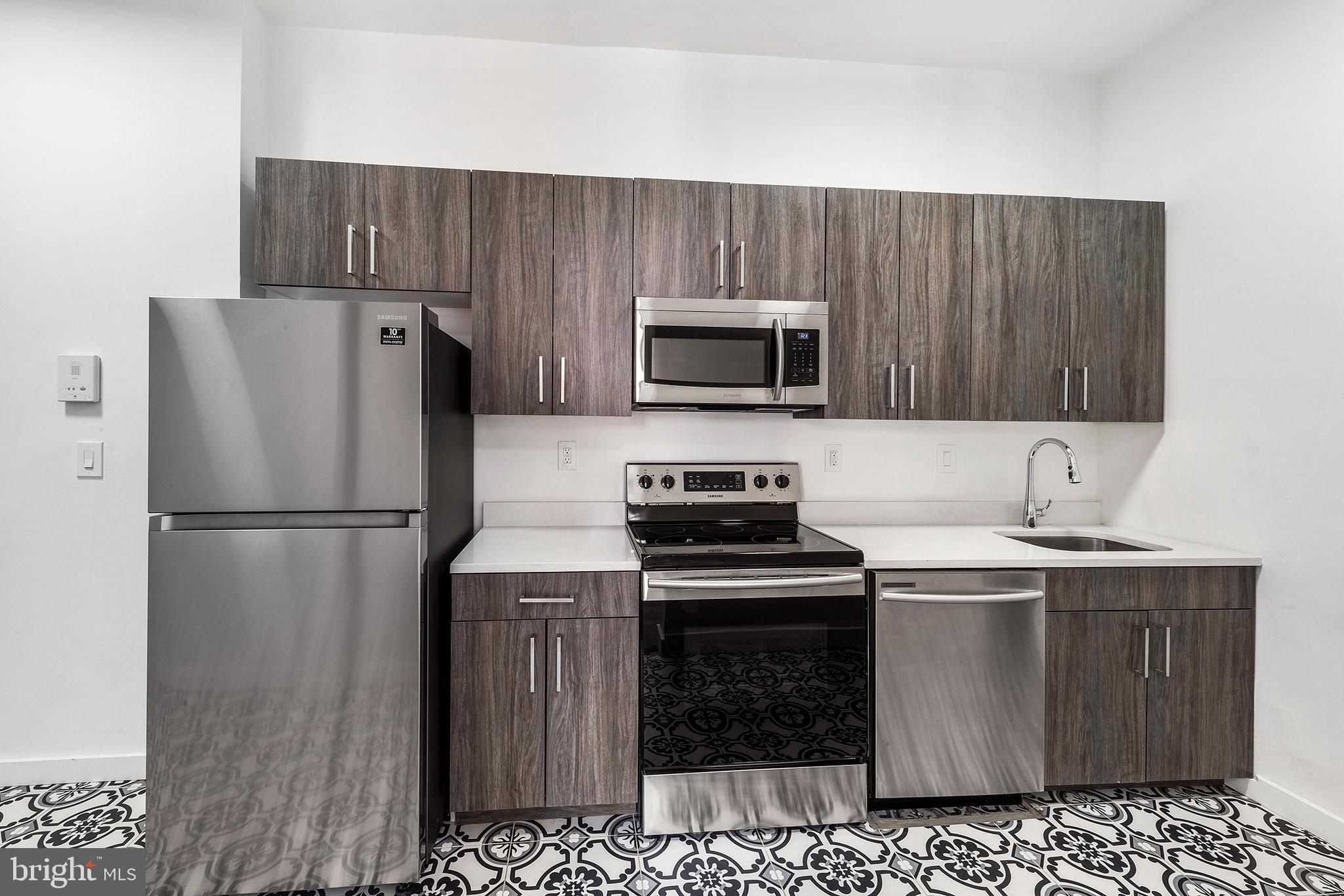 RITTENHOUSE SQUARE - Commercial Sale