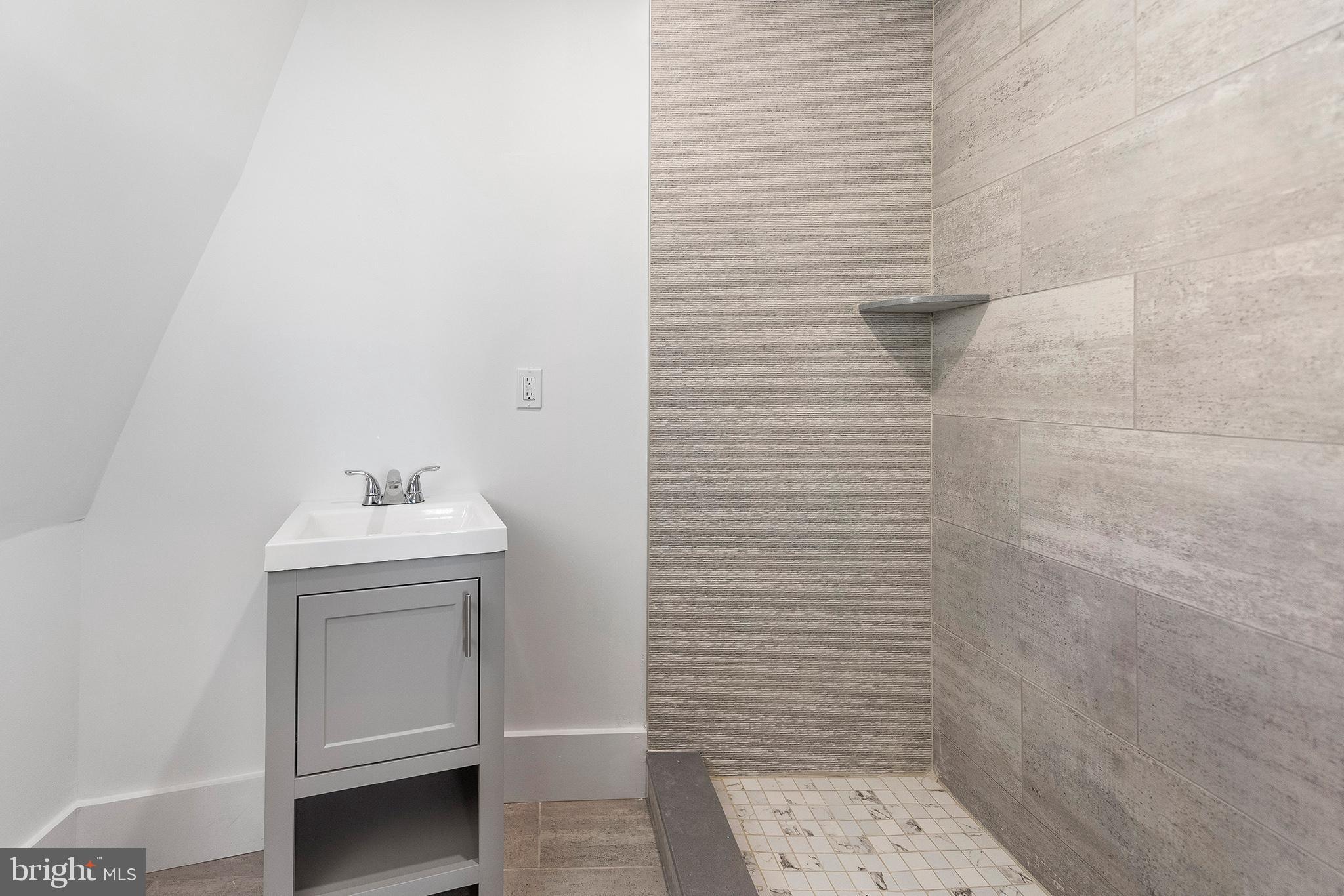 RITTENHOUSE SQUARE - Commercial Sale