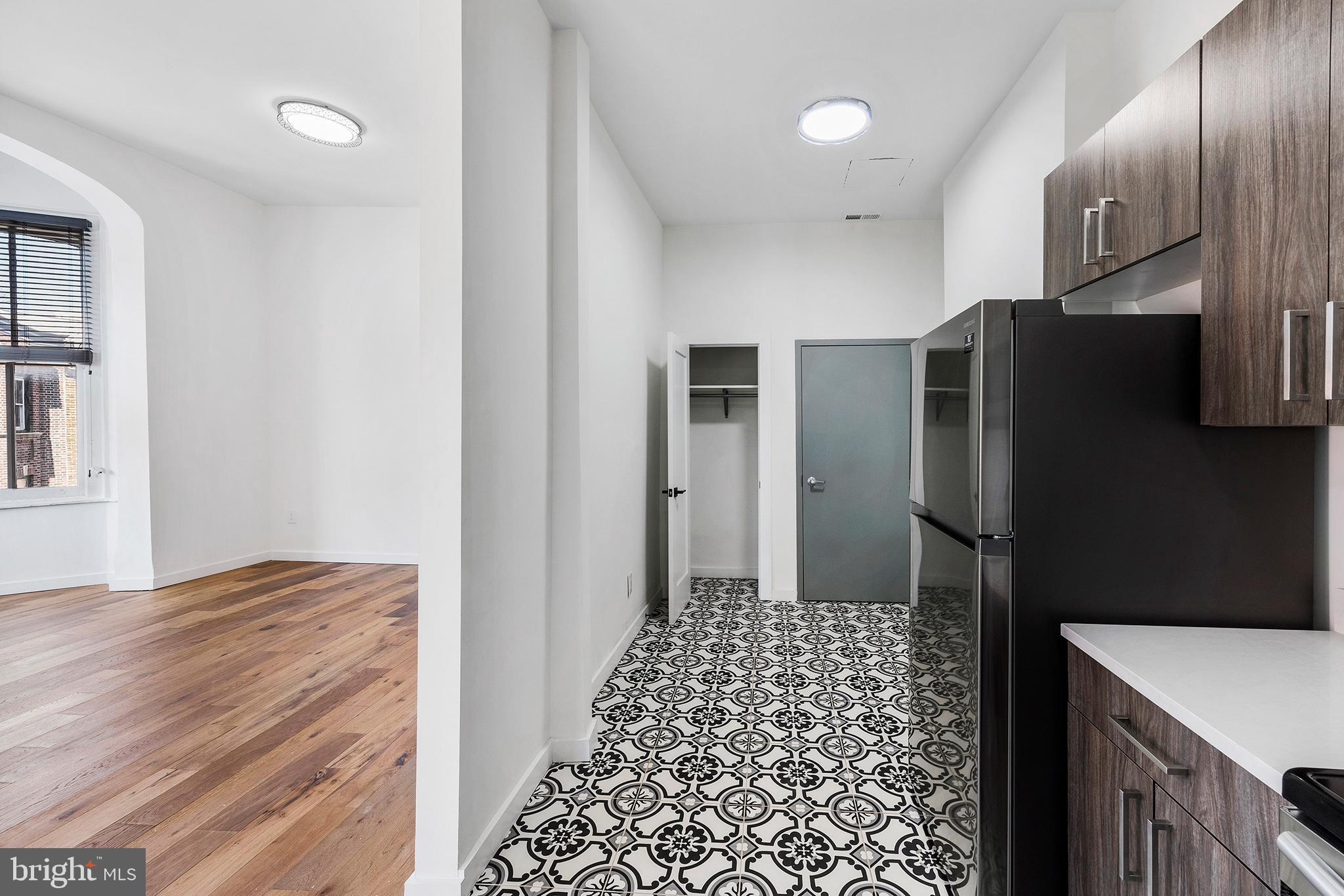 RITTENHOUSE SQUARE - Commercial Sale