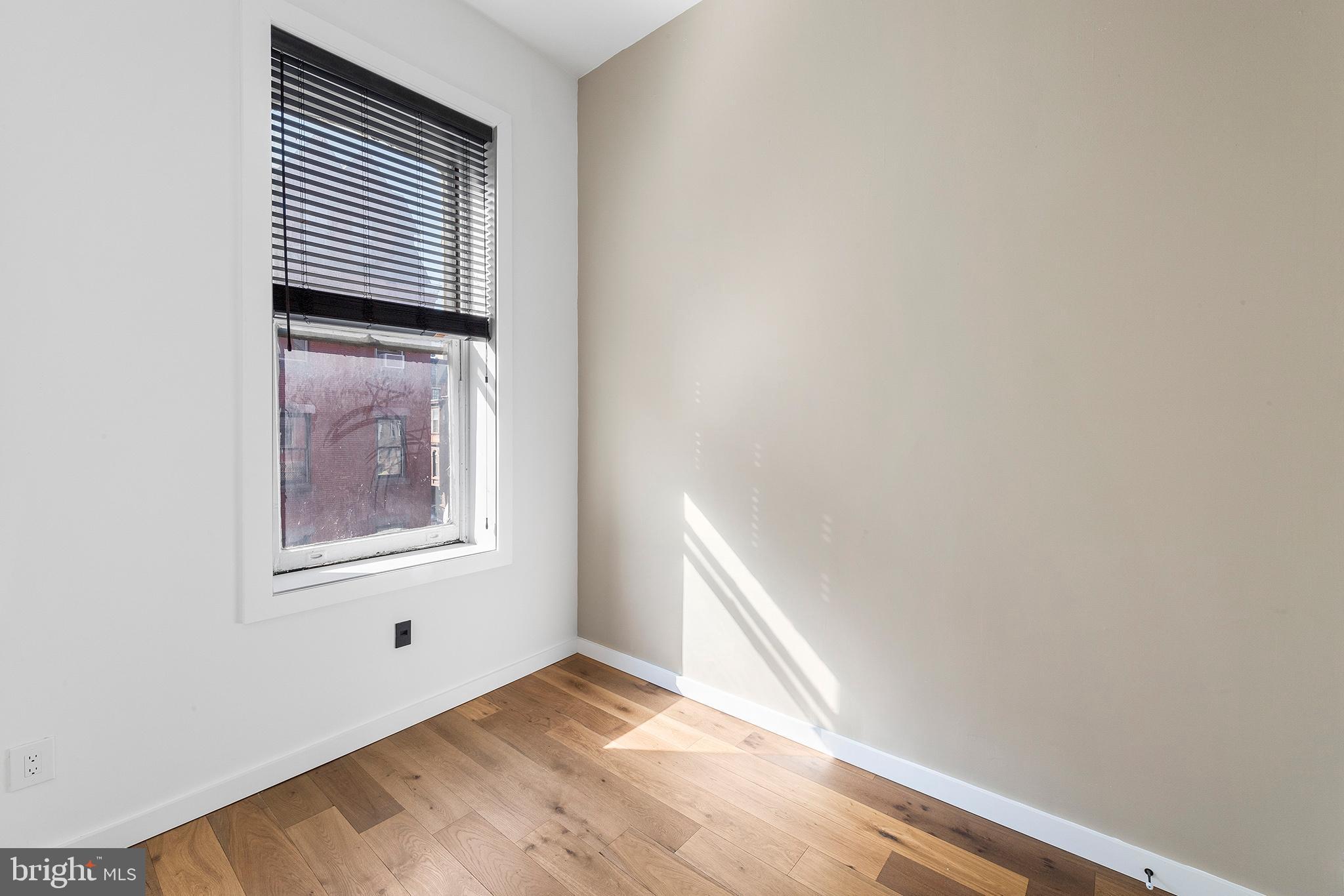 RITTENHOUSE SQUARE - Commercial Sale