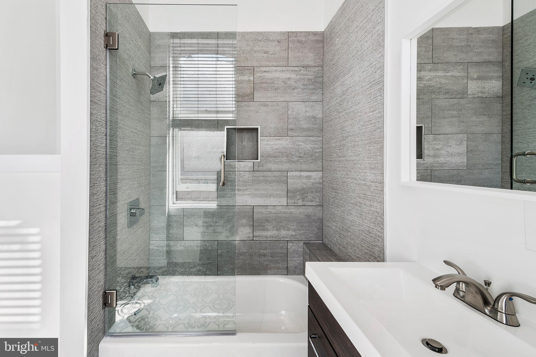 RITTENHOUSE SQUARE - Commercial Sale