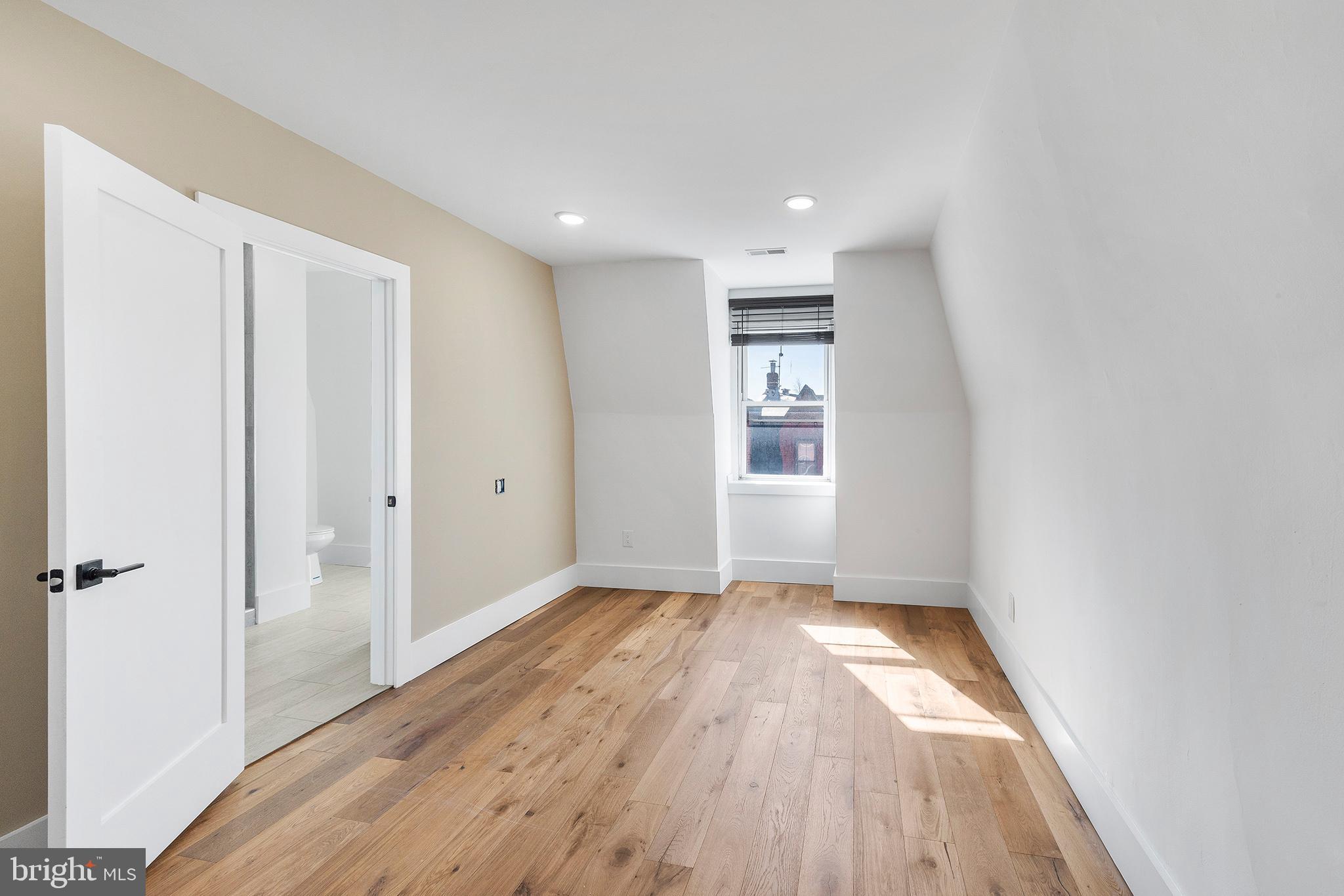 RITTENHOUSE SQUARE - Commercial Sale