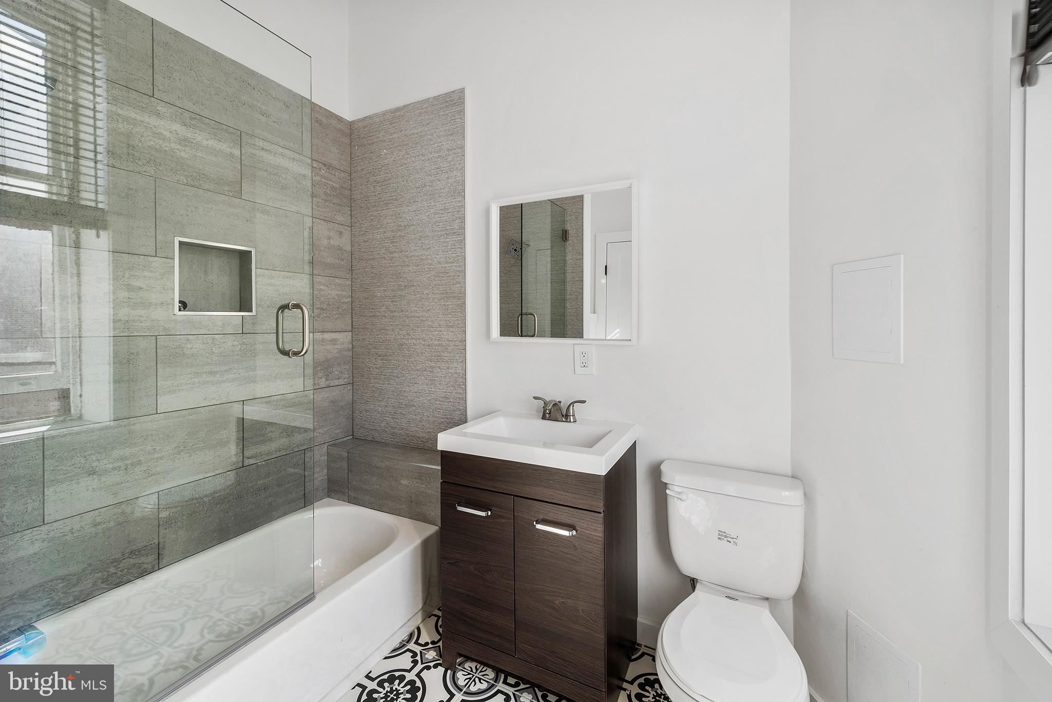 RITTENHOUSE SQUARE - Commercial Sale