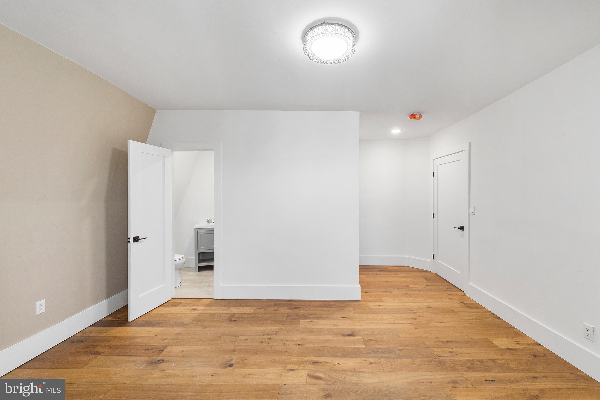 RITTENHOUSE SQUARE - Commercial Sale