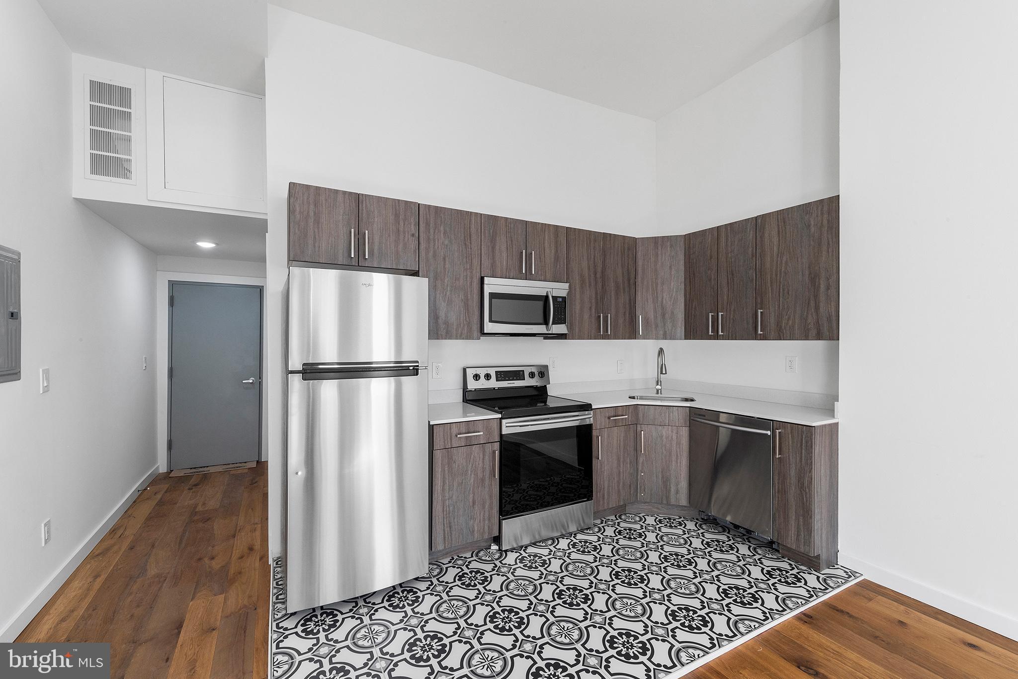 RITTENHOUSE SQUARE - Commercial Sale