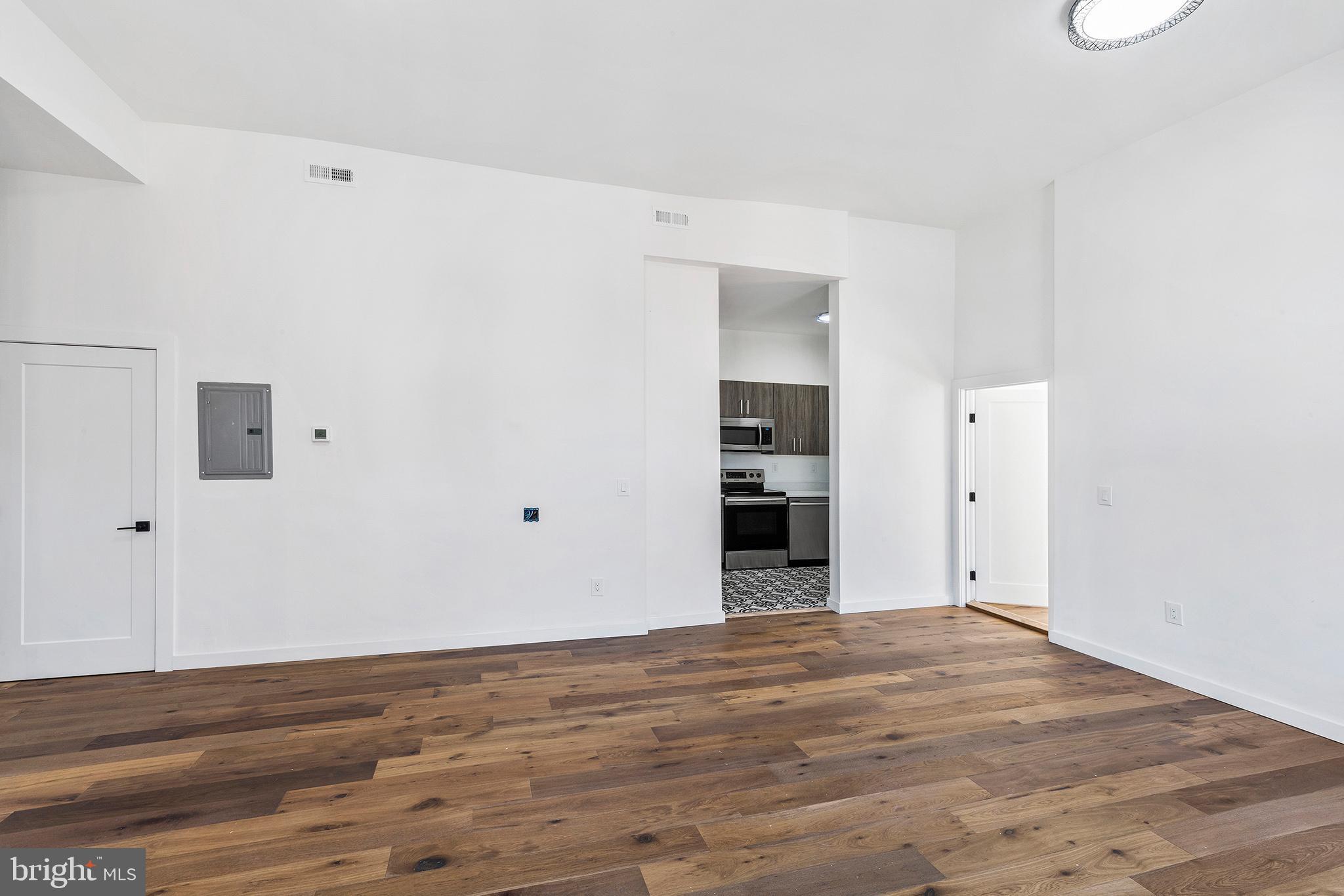 RITTENHOUSE SQUARE - Commercial Sale