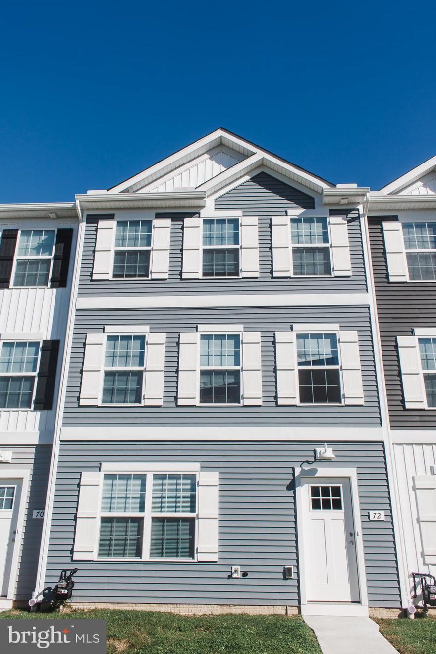 ​Our community features brand new appliances including a refrigerator, electric range, dishwasher, microwave. Laminate flooring is featured throughout the properties with carpet in the bedrooms. Additionally, your space has spacious closets, high ceilings, and beautiful countertops in the kitchen.
