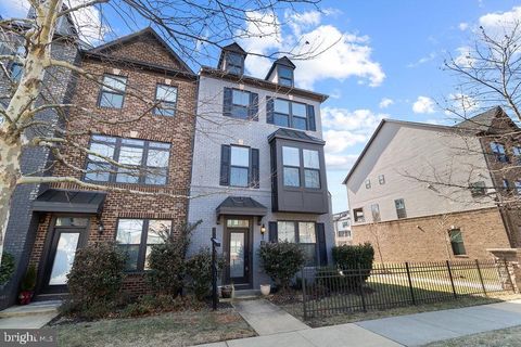 Photo of 43377 Southland Street, ASHBURN, VA 20148 (MLS # VALO2113828)