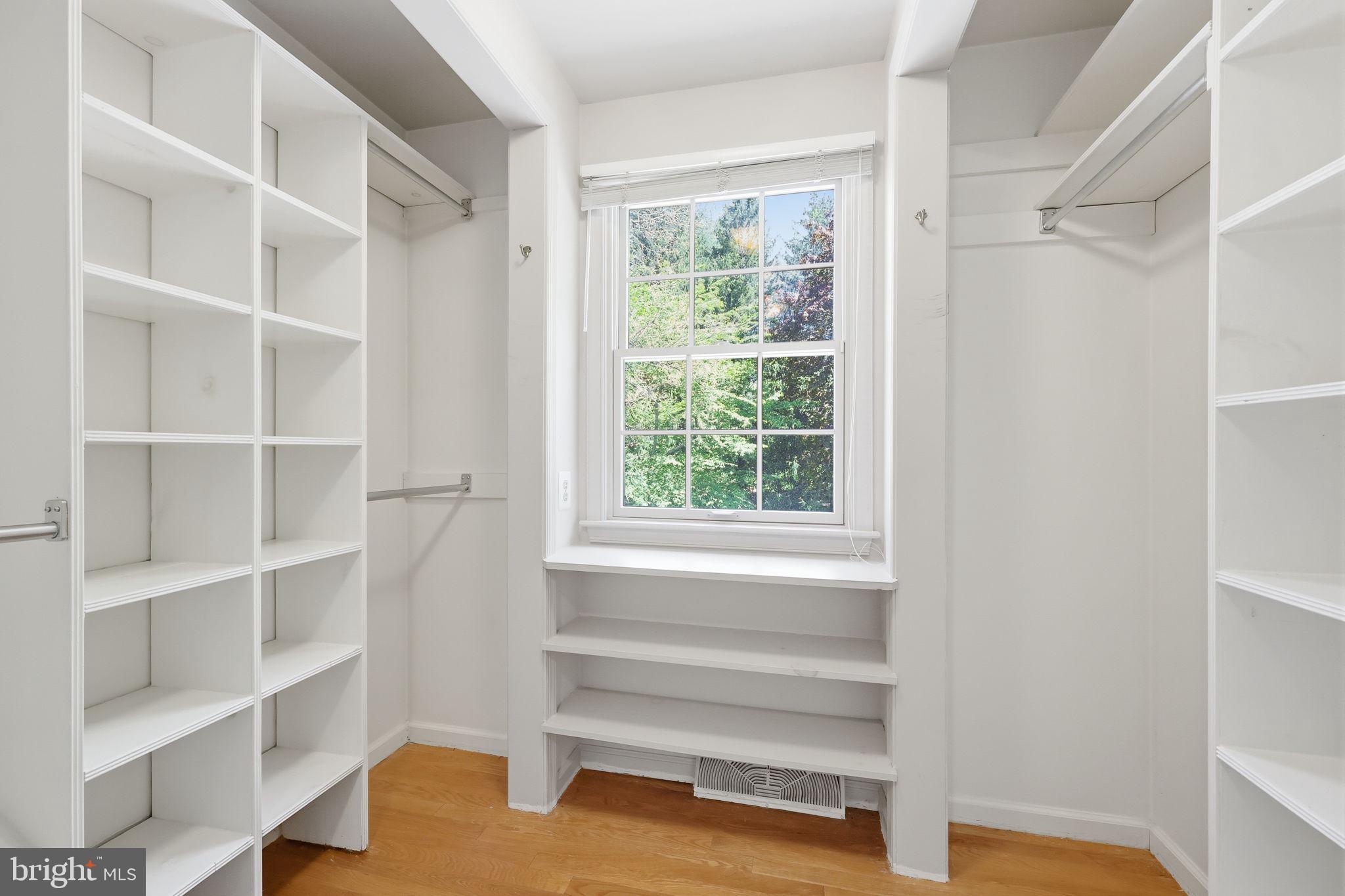 ROBBINS PARK - Residential