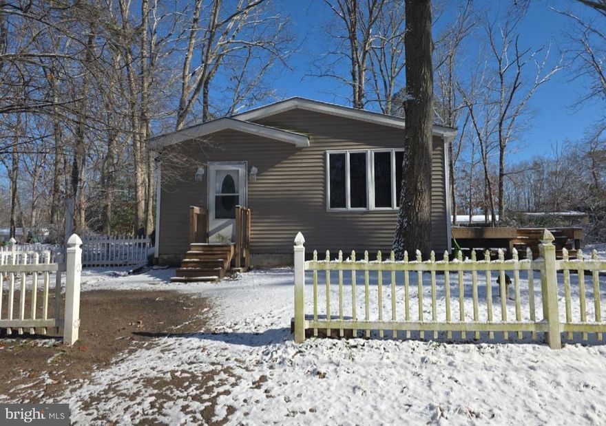 Welcome to the market this 2-bedroom home located in Commercial Township! As you walk through the front door, you’ll step into a spacious living room featuring large windows that bring in an abundance of natural light. Just off the living room, you’ll step up into an eat-in kitchen and dining area that offers plenty of room for a large table.
Off the kitchen, you’ll find the first-floor bedroom and full bathroom. A side door off the kitchen leads to a large side deck, perfect for relaxing or entertaining. Steps from the kitchen lead to the lower level, where the second bedroom is located, along with a laundry area and two additional bonus rooms.
This property also includes a driveway and an open backyard, ideal for gatherings. This property is being sold as-is.